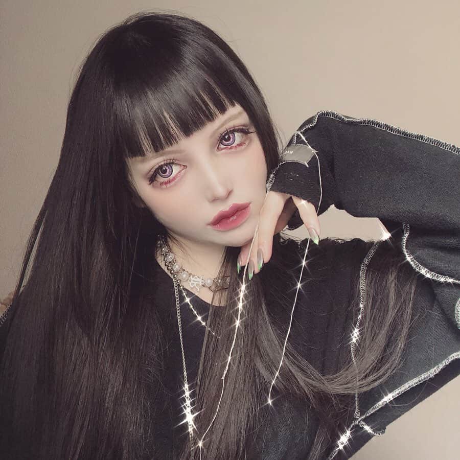 chiiiiiのインスタグラム：「先日は(@a_clinic_ginza )さんで #Aスレッド　を受けてしました 経過は1,2ヶ月かけてどんどん変化が出てくるとのことだったので楽しみ❤︎皆さん優しくて居心地良かった..( ◜◡◝ ) 担当は小松先生(@dr.komatsu_rui )で す💋  #aclinic #aclinic銀座 #aクリニック#美容#小顔#美肌#リフトアップ#美容外科#美容皮膚#美容クリニック#小松塁」