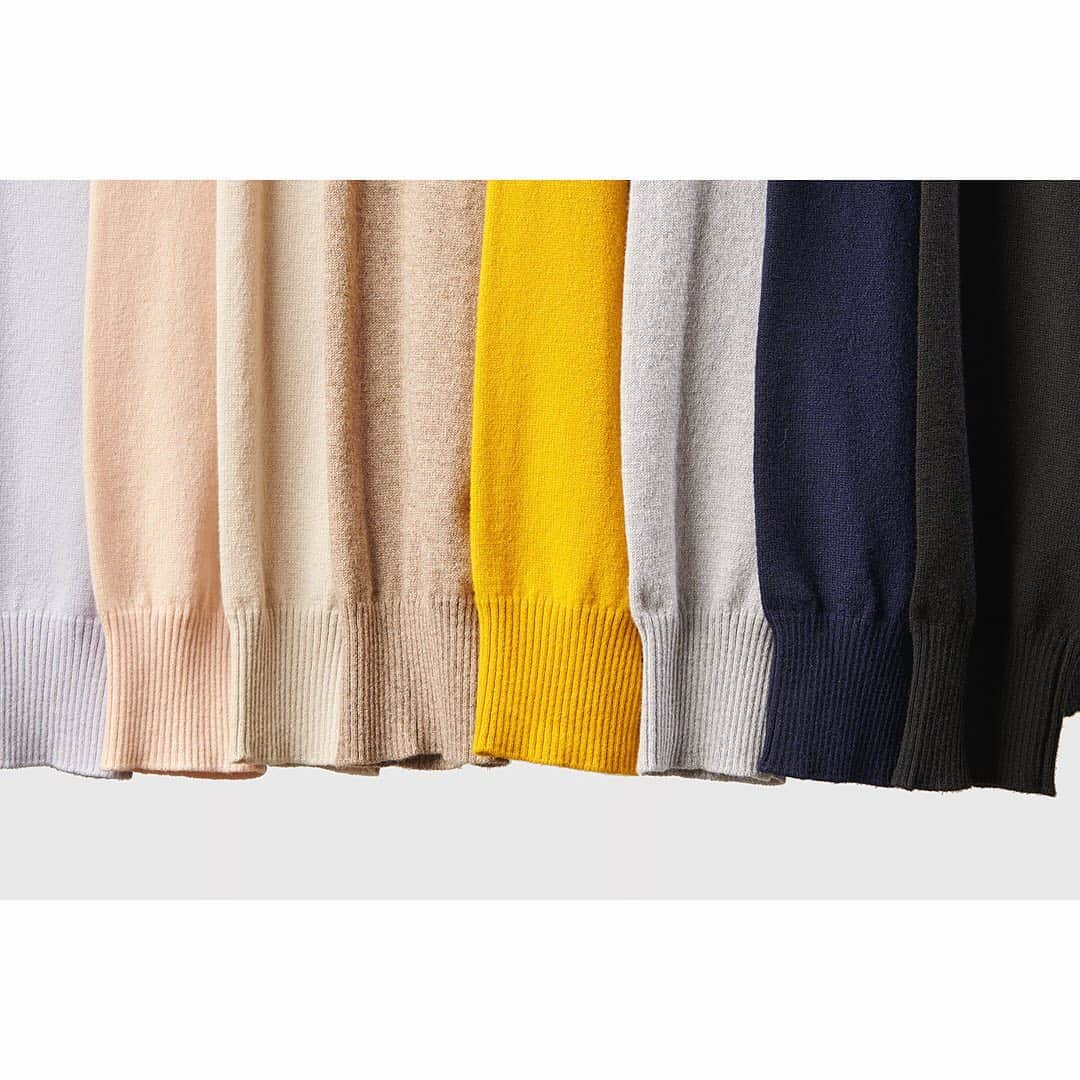 Bshop officialさんのインスタグラム写真 - (Bshop officialInstagram)「#MorrisAndSons cashmere crew neck knit ¥29,800+tax ・ 最高峰のカシミヤ糸を使用したイタリア製の100%カシミアのクルーネックニット。透き通るような光沢とヌメリ感のある肌触りが特徴。 上質な素材を際立たせたミニマルなデザイン。抜け感を演出するドロップショルダーがさり気ないポイントに。カラーバリエーションも豊富です。 ・ #19aw #bshop #bshop_official」11月24日 12時04分 - bshop_official