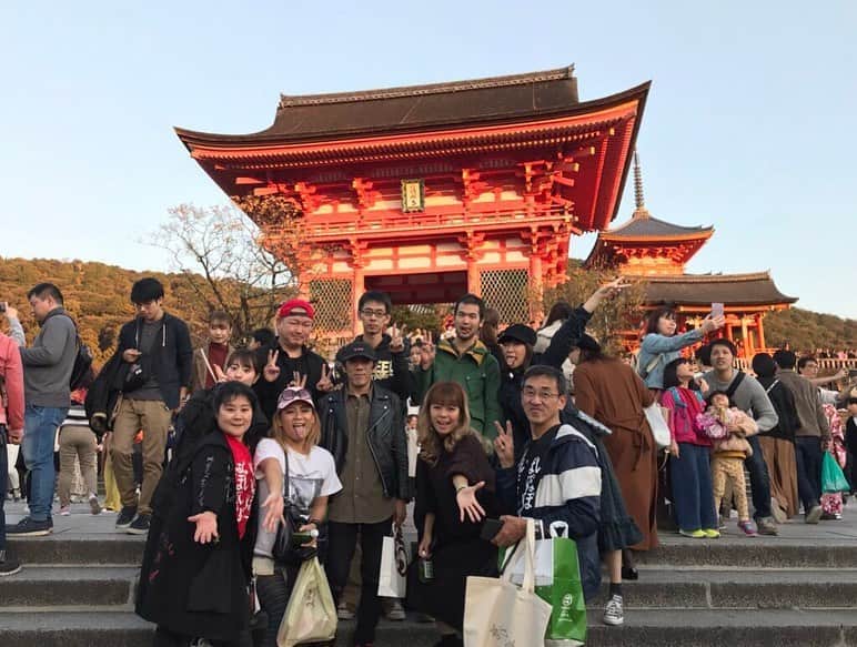 たまたまこさんのインスタグラム写真 - (たまたまこInstagram)「濃ゆい京都2DAYS♡ ユースもいっぱい集まってくれてKBSホールという大きな会場で本当に素晴らしい共演者の皆様と共にいろんなトコロを盛り上げさせていただきました♡ 念願の京都オフ会も開催できたし、とにかく食べて飲んで楽しい2日間でした🍾🍾 ありがたまぴー🥰🥰🥰」11月24日 11時56分 - tamarikomari
