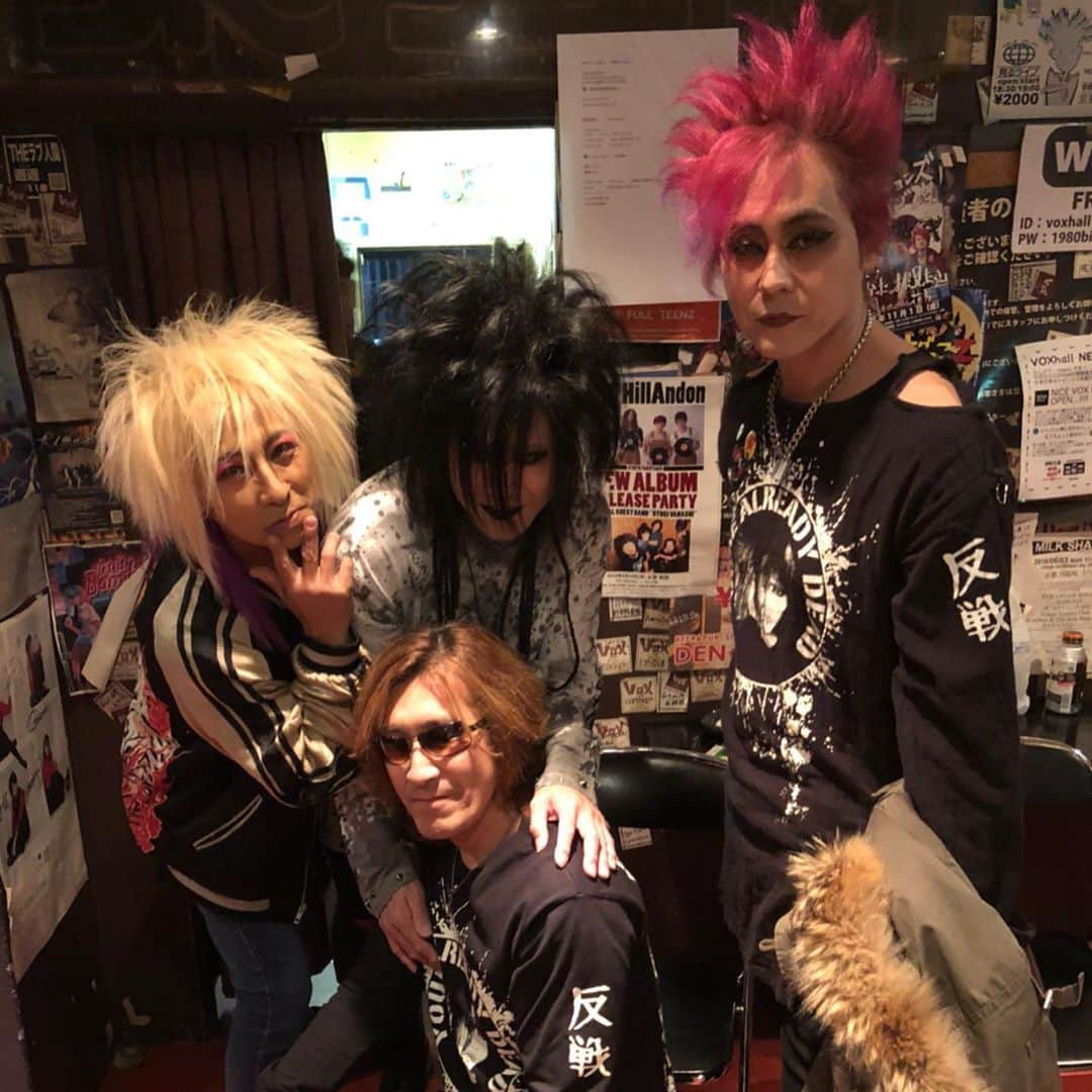 ヒロシさんのインスタグラム写真 - (ヒロシInstagram)「PUNK NOT DEAD  #かまいたち  #はちゃめちゃ狂  #京都voxhall」11月24日 12時00分 - hiroshidesu.official