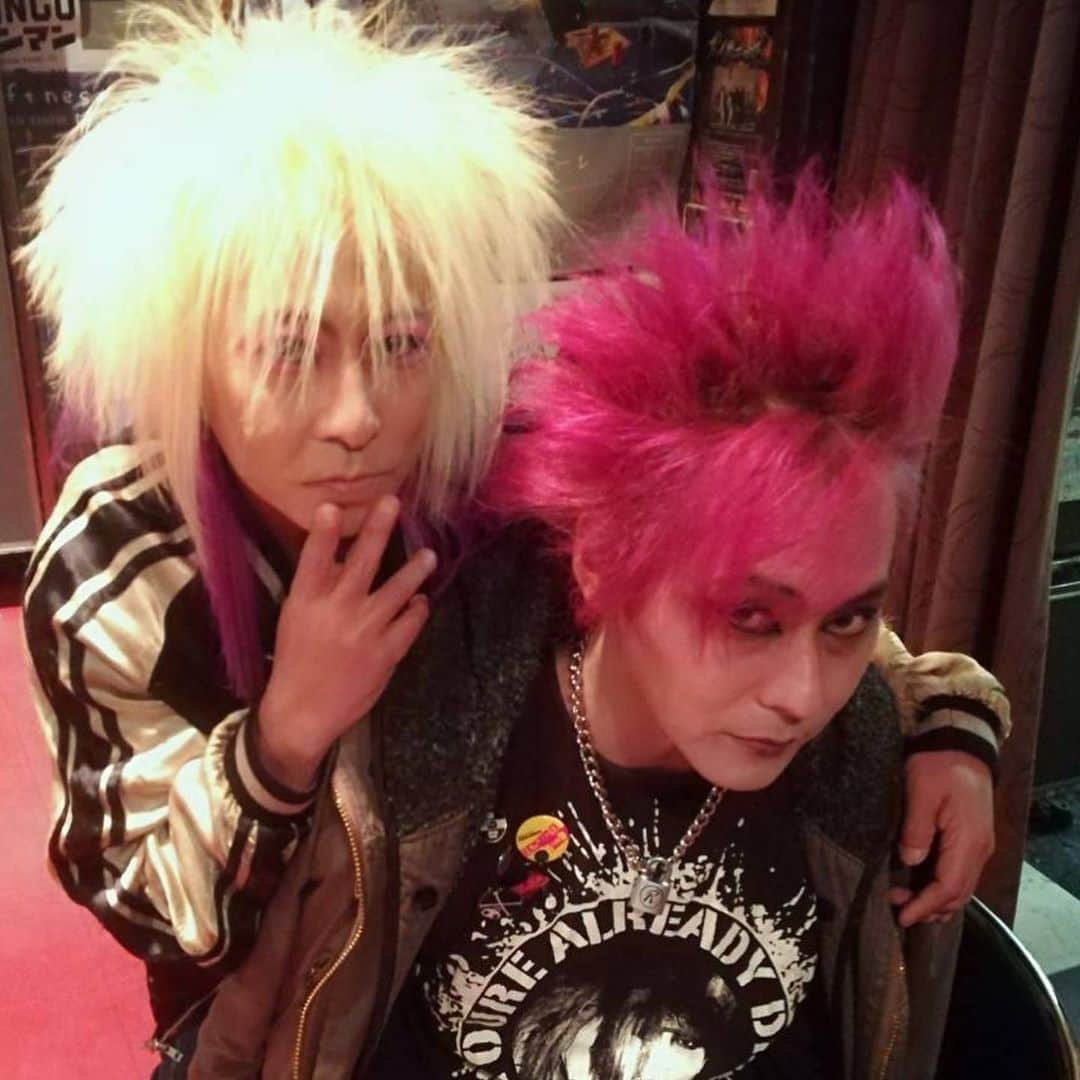 ヒロシさんのインスタグラム写真 - (ヒロシInstagram)「PUNK NOT DEAD  #かまいたち  #はちゃめちゃ狂  #京都voxhall」11月24日 12時00分 - hiroshidesu.official