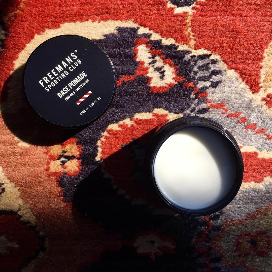 フリーマンズスポーティングクラブさんのインスタグラム写真 - (フリーマンズスポーティングクラブInstagram)「FSC ORIGINAL BASE POMADE FIRM HOLD/MATT FINISH ¥2,800+tax  ブラックティーの深みとほのかに香る甘さが更に男の魅力をあげてくれる。  防腐剤フリー/合成着色料フリー/シリコーンフリー  #freemanssportingclub  #barbershop #barber #mensgrooming」11月24日 12時00分 - freemanssportingclub_jp
