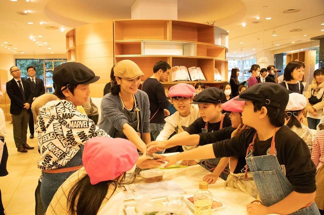 爲我井あゆみさんのインスタグラム写真 - (爲我井あゆみInstagram)「#キッズ食育コンテスト　2019  今年も無事に終了しました！  #感動した  これしか今は出てきません。  #全身筋肉痛 その日のうちに出てきました。  #真冬の汗 その場でたくさん出てました  改めて感謝の投稿させてください。  まずはご参加くださったみなさまありがとうございました！  #日本キッズ食育協会 #青空キッチン #食育 #キッズ食育トレーナー」11月24日 12時17分 - ayumi_tamegai