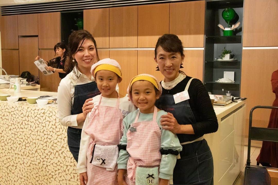 爲我井あゆみさんのインスタグラム写真 - (爲我井あゆみInstagram)「#キッズ食育コンテスト　2019  今年も無事に終了しました！  #感動した  これしか今は出てきません。  #全身筋肉痛 その日のうちに出てきました。  #真冬の汗 その場でたくさん出てました  改めて感謝の投稿させてください。  まずはご参加くださったみなさまありがとうございました！  #日本キッズ食育協会 #青空キッチン #食育 #キッズ食育トレーナー」11月24日 12時17分 - ayumi_tamegai