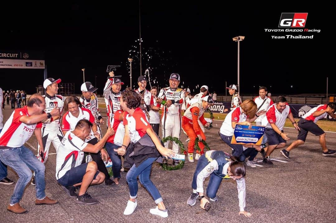 Toyota team thailandさんのインスタグラム写真 - (Toyota team thailandInstagram)「🏆🏆🏆 CHAMPION 🏆🏆🏆 TOYOTA Gazoo Racing team Thailand x RAAT Thailand Endurance Championship International 2019 Round 3: 22-23 November @BRIC ความสำเร็จในวันนี้เป็นของทุกคนในทีมครับ ความเป็นน้ำหนึ่งใจเดียวกัน ทำให้เราก้าวข้ามทุกขีดจำกัด อุปสรรค์และประสบการณ์จะทำให้เราร่วมกันพัฒนาทีมให้แข็งเกร่งยิ่งขึ้น พวกเราจะสู้ต่อไปเพื่อวงการมอเตอร์สปอร์ตไทยครับ ✌🏻✌🏻 Class Touring Car - TOYOTA 86 🏆 Car No. 120: Arto // MadCow // Naoki - 1st in class & 1st Overall - 171 รอบสนาม #TeamWork #TOYOTAteamThailand #CheerThai #ThaiPride #ไม่เชียร์ไทยแล้วจะเชียร์ใคร #แข่งรถ #นักแข่ง #ทีมคนไทย #Car #RaceCar #Racing #SuperCar #TOYOTA86 #Buriram」11月24日 12時18分 - toyotagazooracingteamthailand