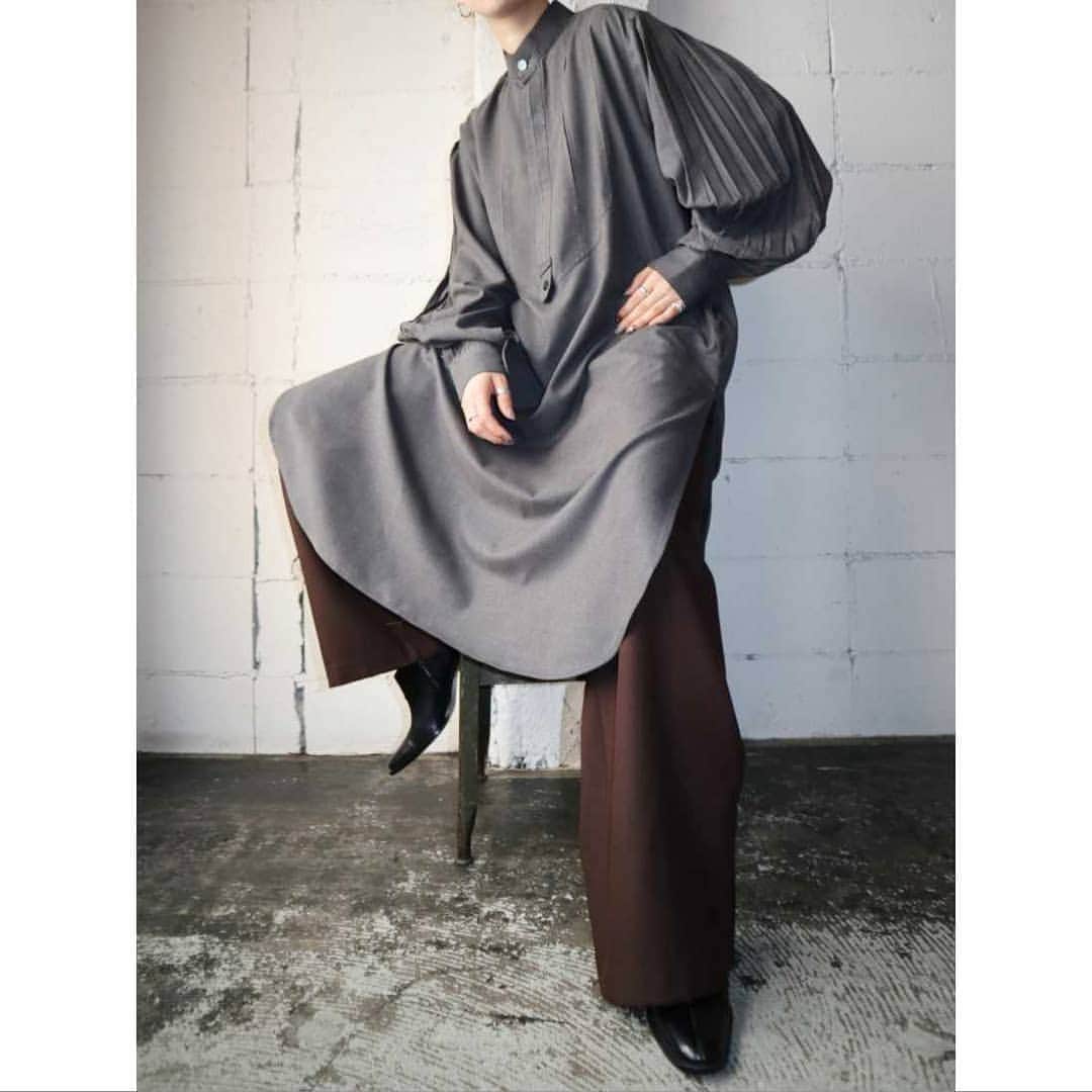 吉祥寺 古着屋 Orfeoのインスタグラム：「Pleated Sleeve Long Shirt  #orfeo #kichijoji #tokyo #vintage #used #fashion #coordinate #outfit #オルフェオ #吉祥寺 #東京 #古着 #ヴィンテージ #ユーズド #ファッション #コーディネート  掲載商品のお問い合わせはメールにて承っております。コメント、DMでのお問い合わせは受け付けておりませんのでご了承ください。」