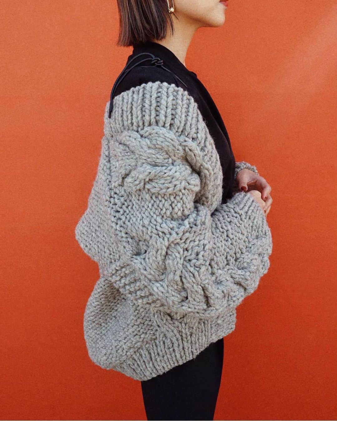 miheeさんのインスタグラム写真 - (miheeInstagram)「🧡🧡🧡 ㅤ ㅤ お気に入りのニットカーディガン🧶* ㅤ ㅤ 暖かくてたくさん着てる☺️💓 ㅤ ㅤ cardigan :  @landwards_ec  @audreyandjohnwad #landwards #audreyandjohnwad #ランドワーズ ㅤ ㅤ」11月24日 12時35分 - __mihi__