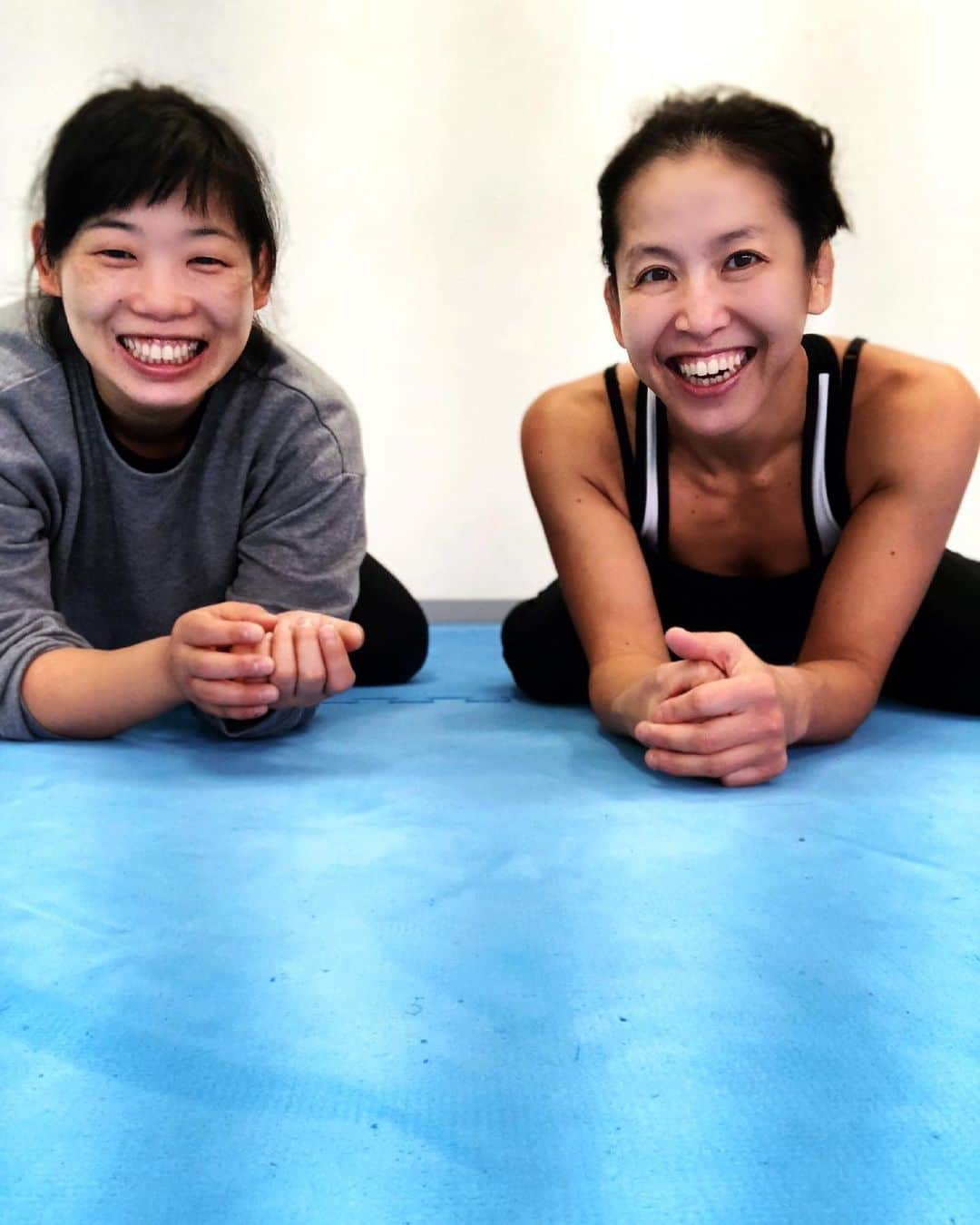 しなしさとこさんのインスタグラム写真 - (しなしさとこInstagram)「. . 美咲ちゃん練習。 むふふ。。 これはいい☺︎ 初心忘るべからず笑 . . #しなしさとこ #女子格闘技 #格闘技女子 #mma #ジョシカク #サンボ #女子アスリート#腹筋女子 #ミクロ級 #mma #satokoshinashi #格闘技 #40代 #アラフォー #judo #柔道 #42歳#筋肉女子 #脱げるカラダ #瀧本美咲 #空手#空手女子 #bodymake #禅道会 #禅道会横浜#初心忘るべからず」11月24日 12時50分 - shinashisatoko