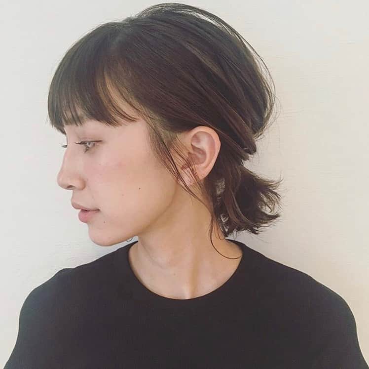 LALA公式さんのインスタグラム写真 - (LALA公式Instagram)「ボブアレンジカタログ＊﻿ ﻿ -素敵なヘアスタイルをRepostでご紹介させて頂いてます。写真はご本人様に【掲載許諾】をとっております-﻿ ﻿ @kanami_miyoshi さんありがとうございました。﻿ ﻿ —————————————————— ﻿ ﻿ 2018.2月OPEN！！﻿ LALAは、厳選した美容師だけを掲載するヘアカタログメディアです。﻿ ﻿ 技術、センス、サービスにこだわるプロフェッショナルが、毎日のサロンワークでお客様に提案するリアルなヘアスタイルを掲載しています。﻿ ﻿ あなたの魅力を引き出す運命の美容師をみつけてください。﻿ ﻿ サイトはプロフィールのリンクからご覧ください。﻿ ﻿ —————————————————— ﻿ ﻿ ﻿ ▶︎掲載をお考えのサロン様、スタイリスト様へ LALAサイト内、一番下にある「掲載をお考えの方へ」からお問い合わせください。﻿ ﻿ ▶︎インスタ内でヘアスタイルの紹介をご希望される方へ﻿ @lala__hair #lala__hair をフォロー&タグ付けください📌厳選して紹介させて頂きます。﻿ ﻿ ﻿ ﻿ ——————————————————﻿ ﻿ ﻿ ﻿ #ポニーテール #ボブアレンジ #ヘアアレンジ #ハイライトカラー #ボブ #ショートボブ #ヘアカタログ #ヘアスタイル #簡単ヘアアレンジ #セルフヘアアレンジ #アレンジ #インナーカラー #暗髪 #ボブヘアアレンジ #ショートヘアアレンジ #发型 #髮型 #空氣感 #髮型屋 #髮型設計 #短髮 #日系髮型 #ทรงผม #중간머리 #복구펌 #updo #hair #짧은머리 #숏컷」11月24日 12時53分 - lala__hair