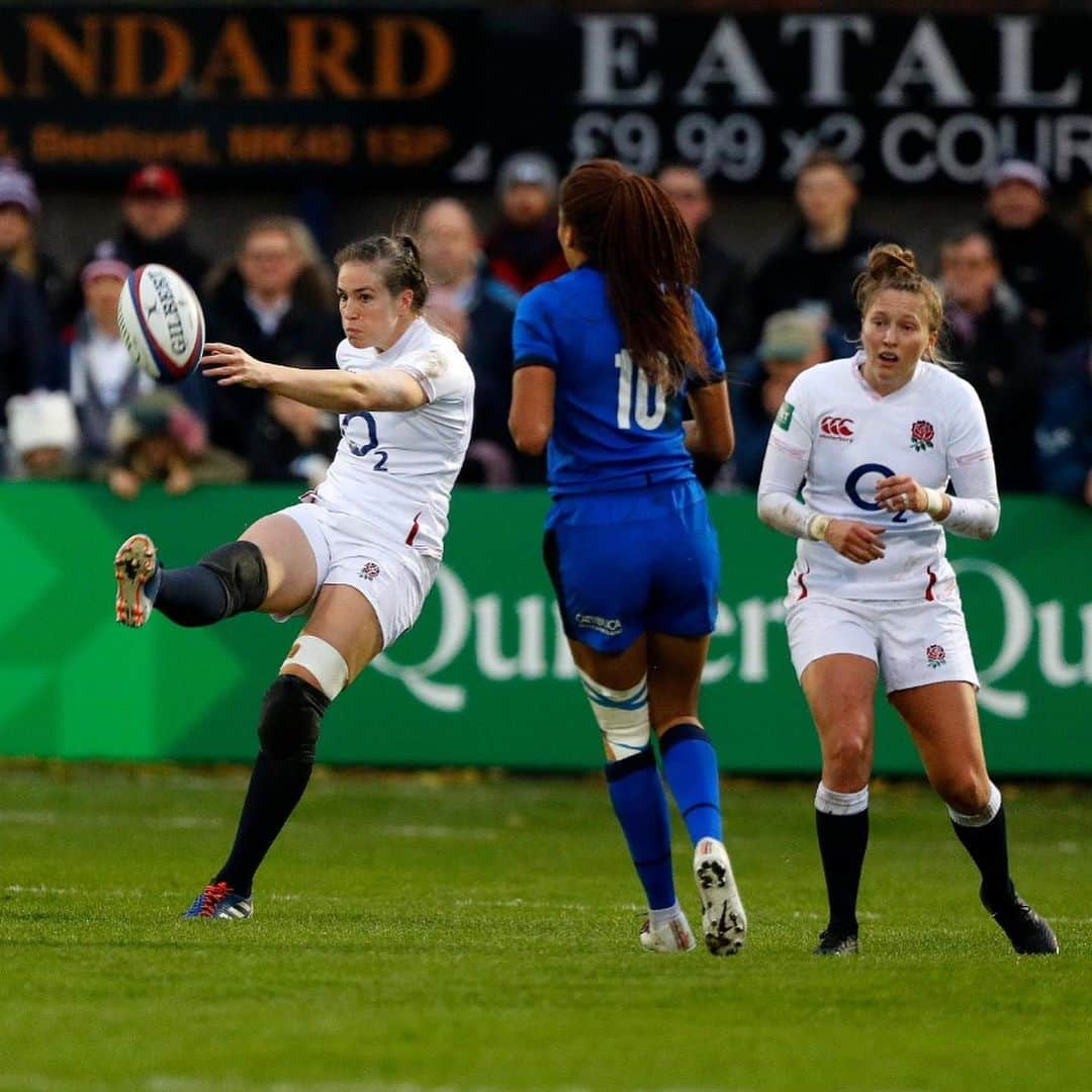 ラグビーイングランド代表さんのインスタグラム写真 - (ラグビーイングランド代表Instagram)「The #RedRoses made it 1️⃣7️⃣ wins in a row on home soil 🌹 ⠀⠀⠀⠀⠀⠀⠀⠀⠀ A 60-3 win over Italy means they finish the #QuilterInternationals unbeaten 🙌 ⠀⠀⠀⠀⠀⠀⠀⠀⠀ #rugby #rugbygram #sendhervictorious」11月24日 4時08分 - englandrugby