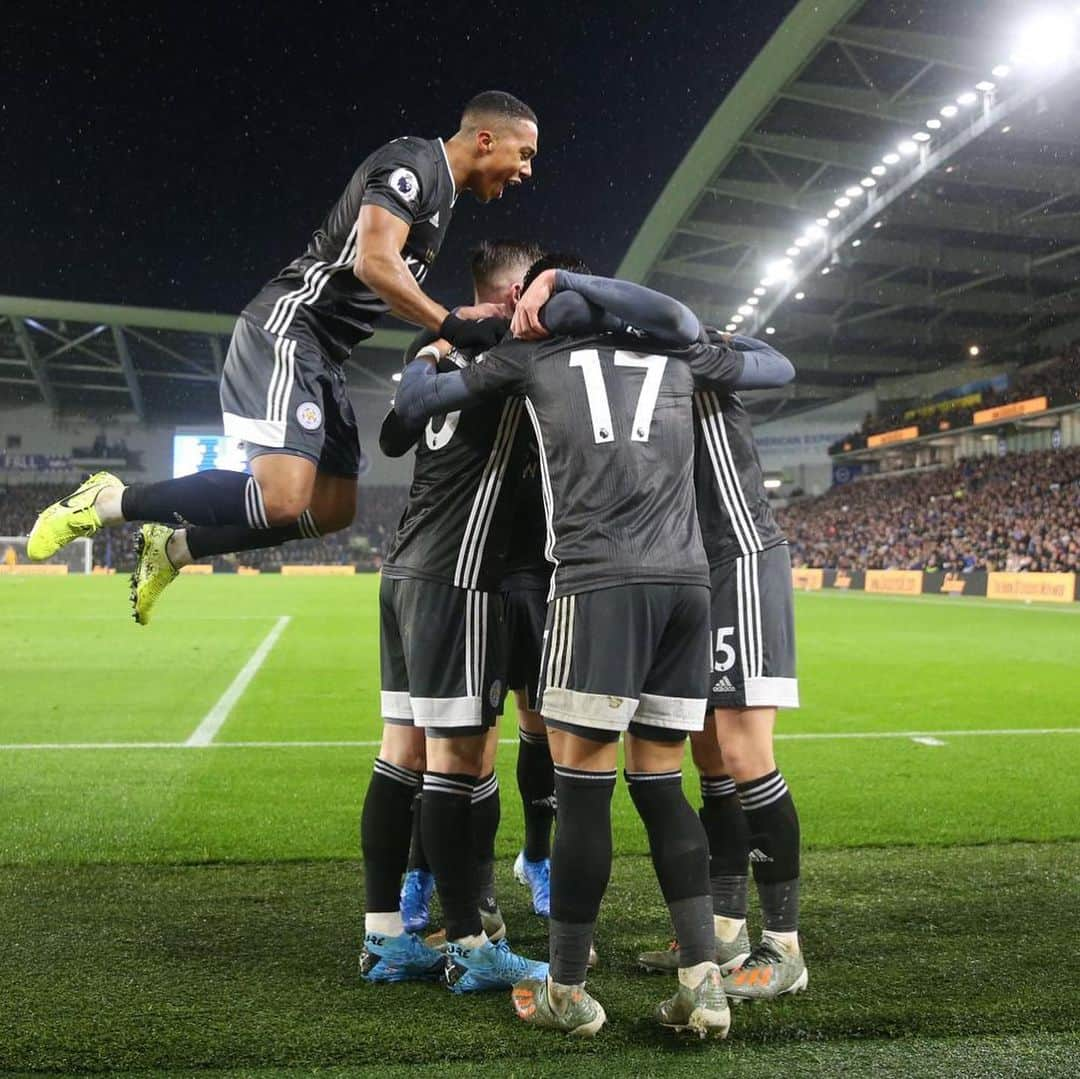 ユーリ・ティーレマンスさんのインスタグラム写真 - (ユーリ・ティーレマンスInstagram)「Another good win away from home 😁💪🏽⚽🦊」11月24日 4時37分 - youritielemans