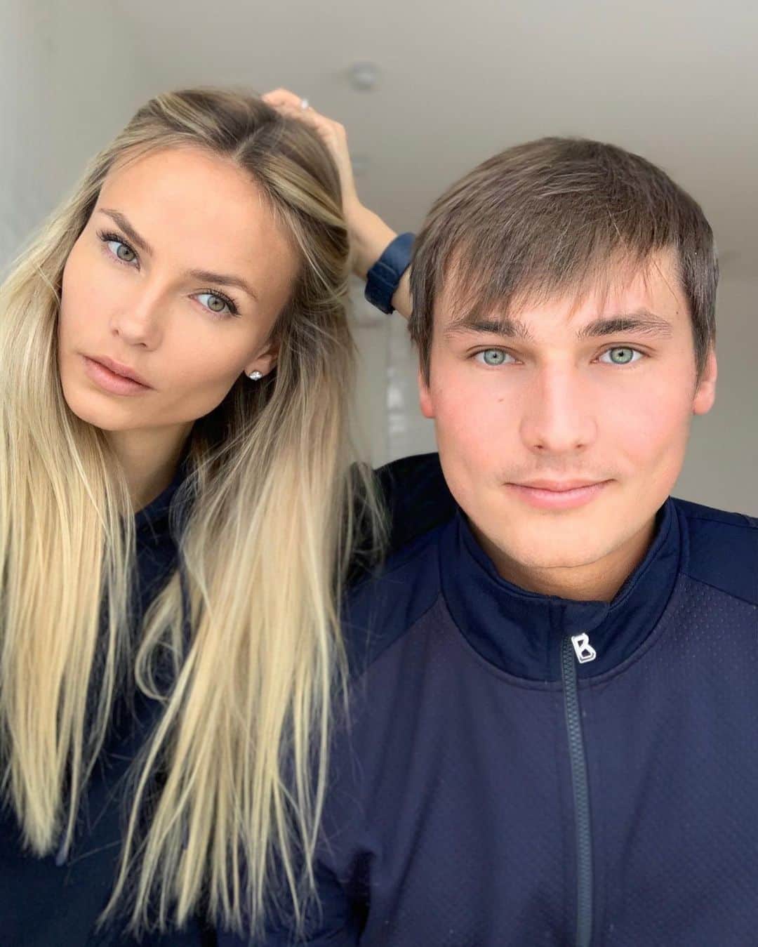 ナターシャ・ポーリーのインスタグラム：「Brother @apolevshchikov」