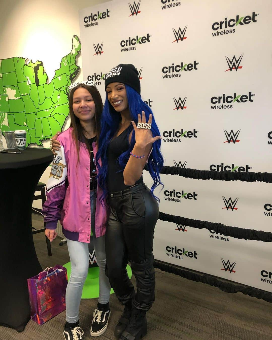 サシャ・バンクスさんのインスタグラム写真 - (サシャ・バンクスInstagram)「Thank you @cricketwireless and everyone who came out. #smileon」11月24日 5時16分 - themercedesvarnado