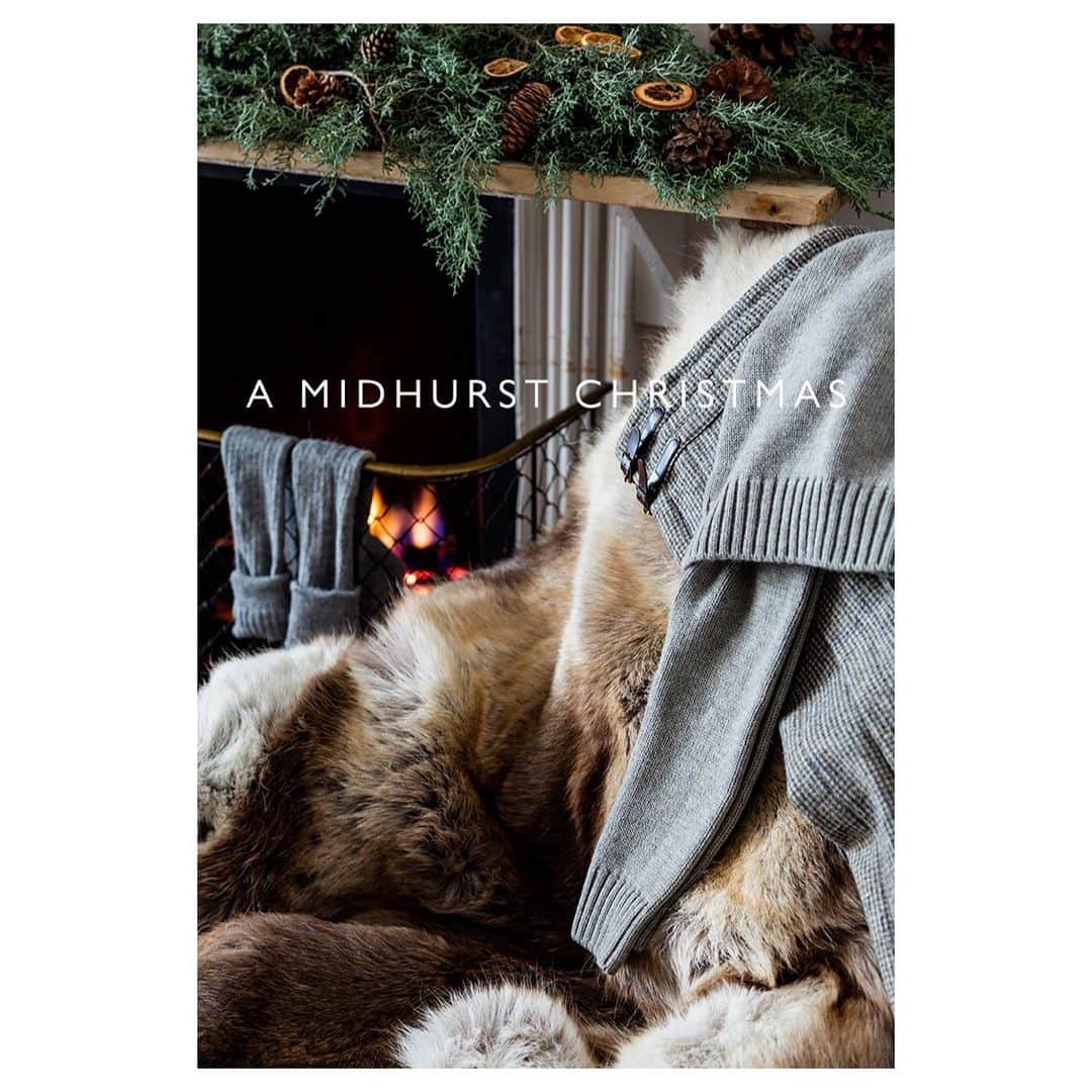 キャベジズ&ローゼズのインスタグラム：「Join us as we celebrate a Midhurst Christmas on Friday, December 6th. The town of Midhurst has a wonderful holiday regalia planned with a tree lighting, carollers and a Santa’s grotto. As part of the festivities, will have late shopping hours until 8pm. We hope you will stop by for bubbles and a few mince pies. Those who RSVP to info@cabbagesandroses.com will receive a goodie bag on the day #midhurst #midhurstlife #westsussex #westsussexlife #midhurstchristmas #shoplocal #britishfashion #christmasfun @cabbages_and_roses @cabbagesandroses_shop 👆Link In Bio👆」