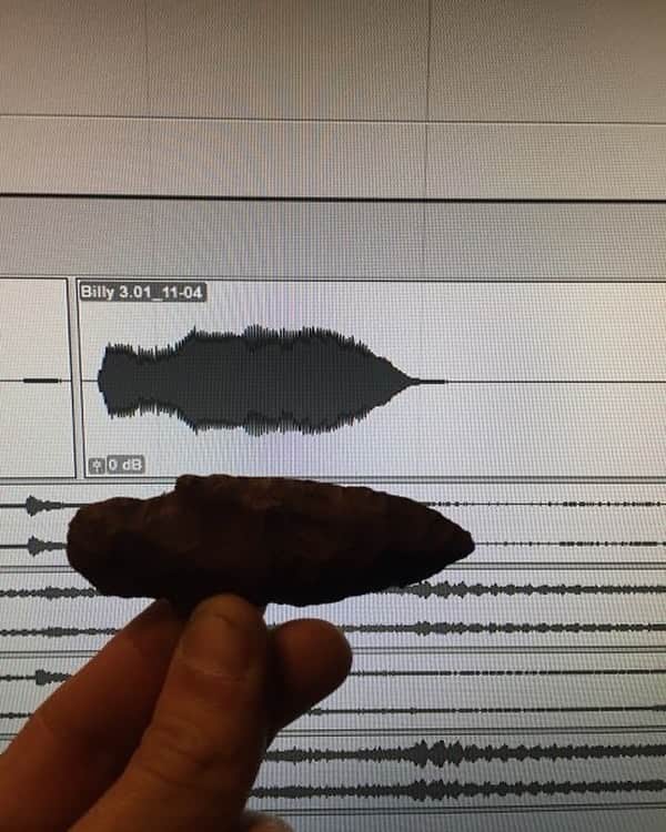 ビリー・レイ・サイラスさんのインスタグラム写真 - (ビリー・レイ・サイラスInstagram)「In the studio with @chriscondonguitar and noticed this vocal looked just like this arrowhead. Check it out.」11月24日 6時14分 - billyraycyrus