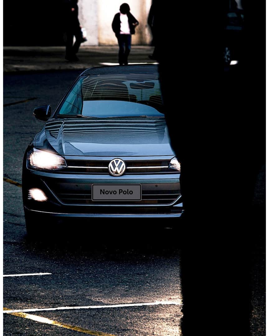 Volkswagen do Brasilさんのインスタグラム写真 - (Volkswagen do BrasilInstagram)「Essa espiadinha do @victorcollor no design frontal do Novo Polo valeu o dia. Projeto #meuvw by Instagrammers #novopolo #vwbrasil」11月24日 7時00分 - vwbrasil