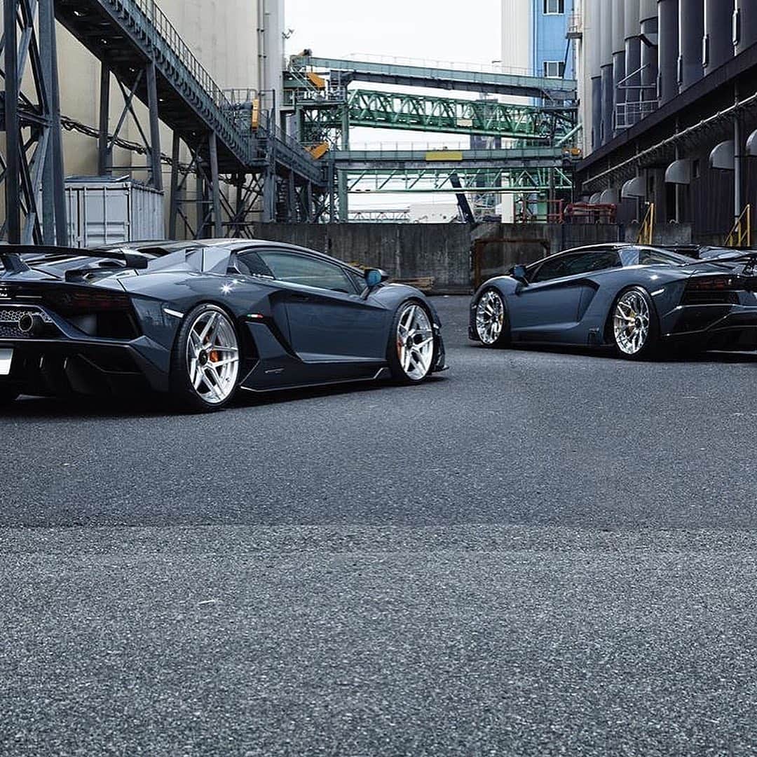 CARLiFESTYLEさんのインスタグラム写真 - (CARLiFESTYLEInstagram)「Lamborghini Brothers on @brixtonforged wheels. HOT or NOT? #carlifestyle #brixtonforged」11月24日 7時14分 - carlifestyle