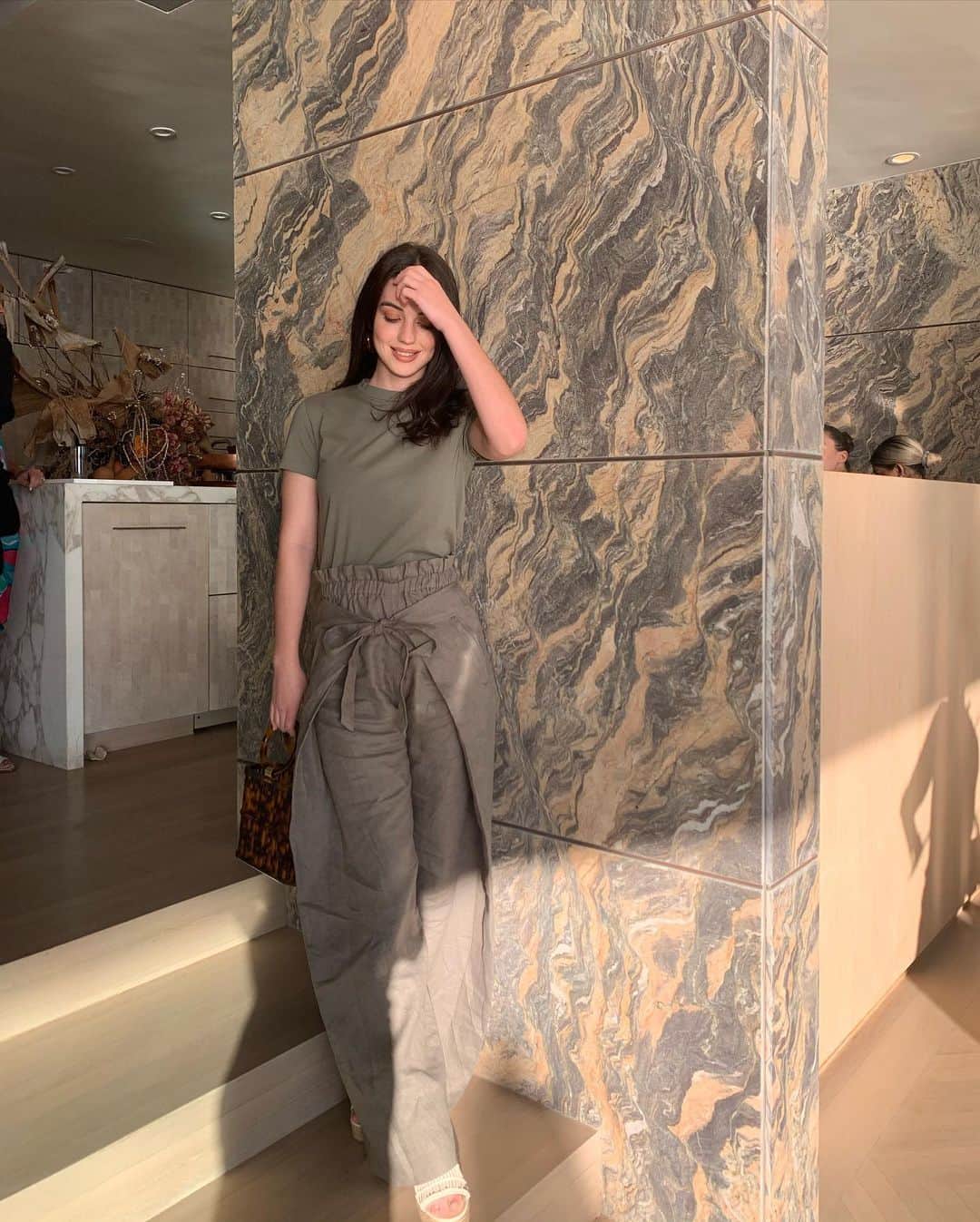 アデレード・ケインのインスタグラム：「Malibu with @cultgaia @jasminlarian 🌱 Thank you so much for having me!!!」