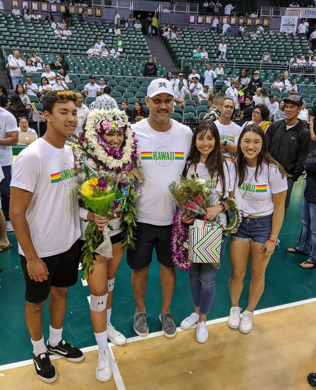 カイラ・ロスさんのインスタグラム写真 - (カイラ・ロスInstagram)「Happy Senior Night McKenna!🌺 Through so much adversity you have worked your butt off and to see it all paying off has been very special to watch! 💫Keep that light shining the rest of the season! Go Bows💚🌈」11月24日 7時27分 - kyla_ross96