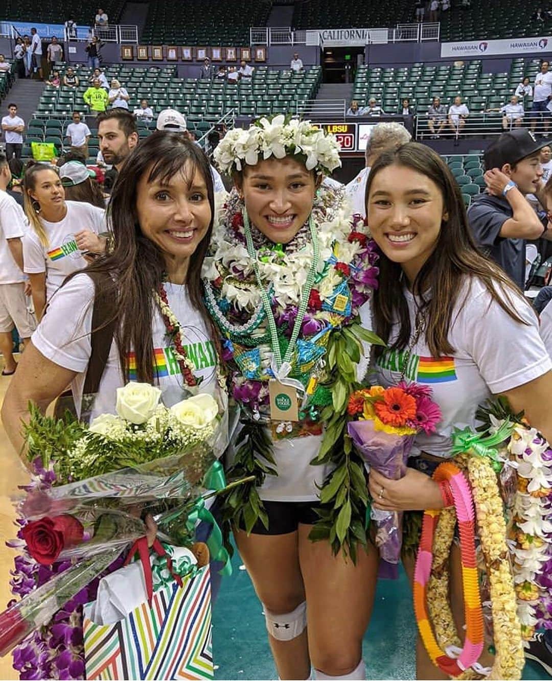 カイラ・ロスのインスタグラム：「Happy Senior Night McKenna!🌺 Through so much adversity you have worked your butt off and to see it all paying off has been very special to watch! 💫Keep that light shining the rest of the season! Go Bows💚🌈」