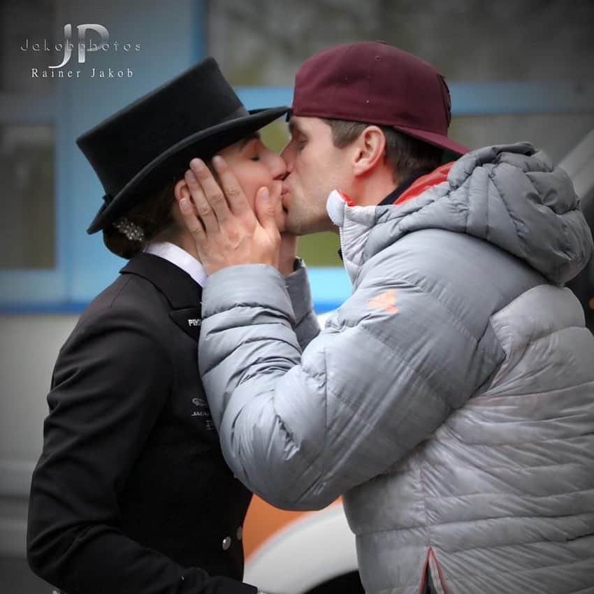 トーマス・ミュラーさんのインスタグラム写真 - (トーマス・ミュラーInstagram)「Proud of us 🤗 10th wedding anniversary , 3rd place in the Munich indoors freestyle, what a weekend!!🏅🥰🐴 #love #together #horses #enjoythemoment #jaspinntderbeppi 📸:@jakobphotos」11月24日 7時35分 - esmuellert