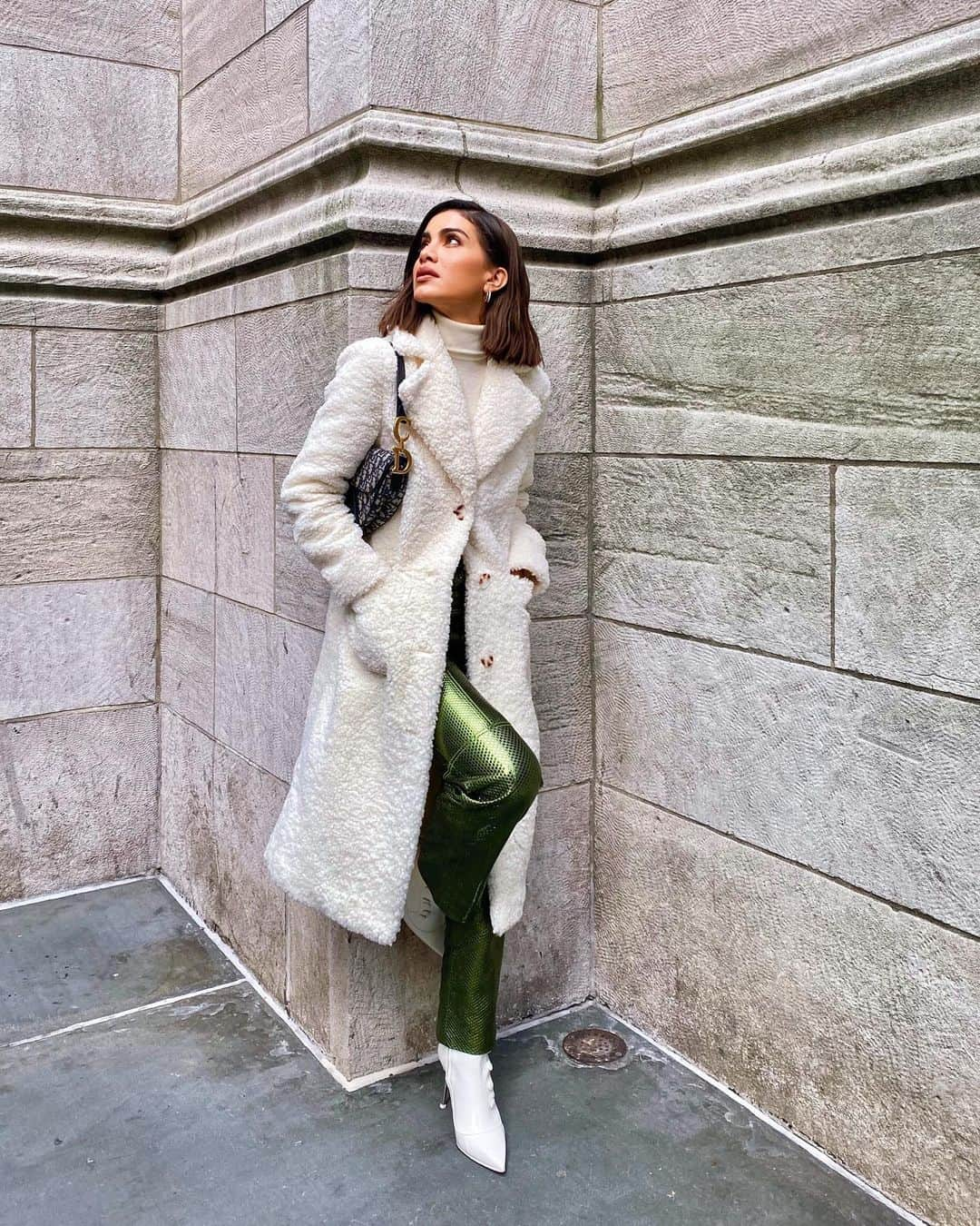 Camila Coelhoさんのインスタグラム写真 - (Camila CoelhoInstagram)「Going back to the cold East Coast this week, for Thanksgiving - and I’m so excited to get back on big coats and boots! 😆 (full look is @camilacoelhocollection ) ———- Voltando pra Boston no feriado de Thanksgiving essa semana - e confesso que to animada pra curtir um friozinho e casacões haha #ootd #coat #MyCCLook」11月24日 7時44分 - camilacoelho