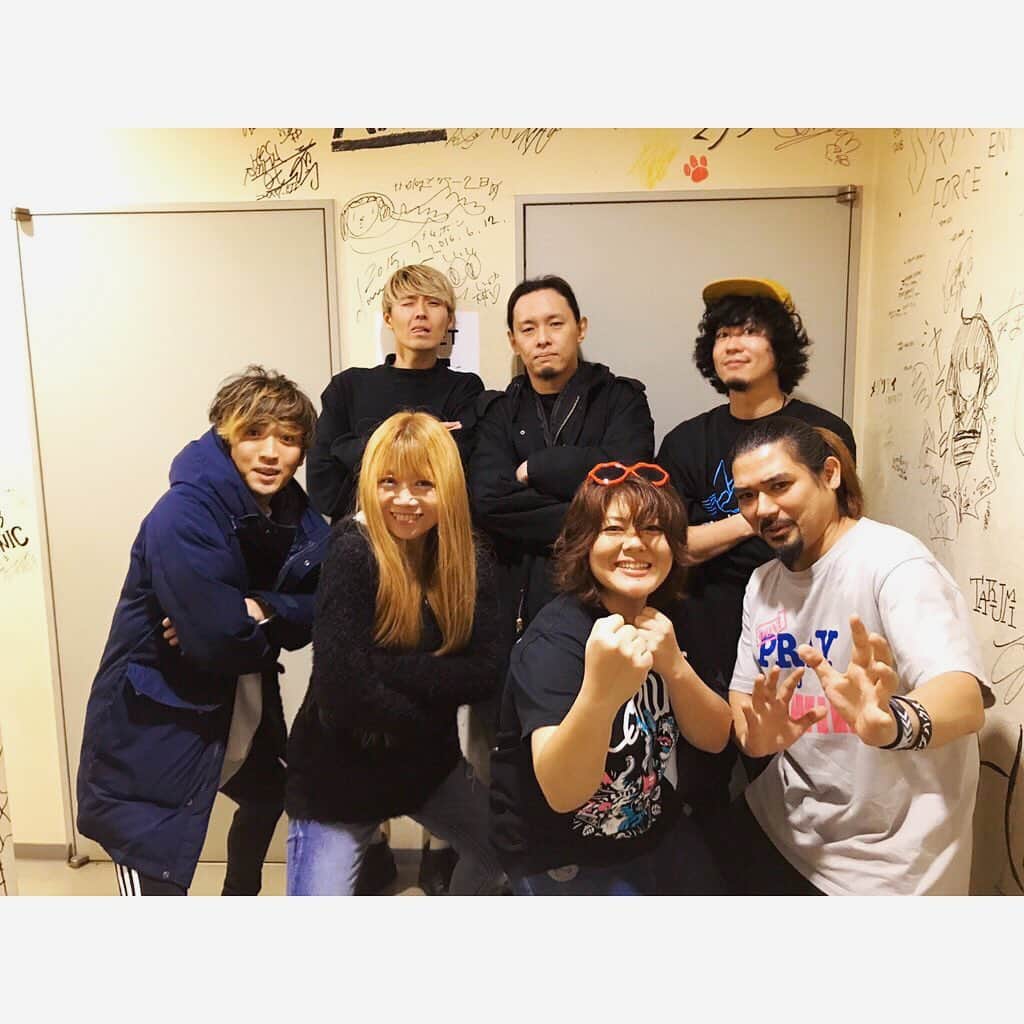 のインスタグラム：「打首獄門同好会「獄至十五ツアー」新潟LOTS最高だったー。  打首のライブ相変わらず凄かったし色々とレアな瞬間見れてテンション上がった。  テレフォンズは4年ぶりの新潟でした。 打首のカバー(コピー?)も含めめっちゃ楽しかったなー！ また必ず新潟行きます！ ありがとうございましたー！ . . . #打首獄門同好会  #thetelephones  #日本の米は世界一 #電話のディスコも世界一 #しゃす」