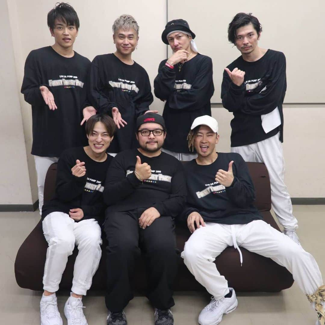 KIMI さんのインスタグラム写真 - (KIMI Instagram)「LIVE DA PUMP 2019 11月20日 「FUNKY TRICKY  PARTY」12公演目 香川県はレグザムホール大ホール この日は @gakushi0817 くんの故郷とゆうこともあって、HAPPYが盛り沢山でした✨🎉 デビューからずっと多大なるサポートと、全国ツアーを一緒に出来ることがマジで嬉しいです。 ガクちゃんのおばあちゃんにも会えて本当に嬉しかったな‼️ なにより、 この日もたくさんのご声援をありがとうございました✨‼️ next→本日は石川県は金沢にお邪魔します🙏 よろしくお願いします🙏🔫✨ #感謝 #連鎖するスマイル #レインボーは空だけじゃない胸にも架かるぜ  #らぶあんどぴーす #りすぺくとgakushiくん」11月24日 8時06分 - kimi_da_pump