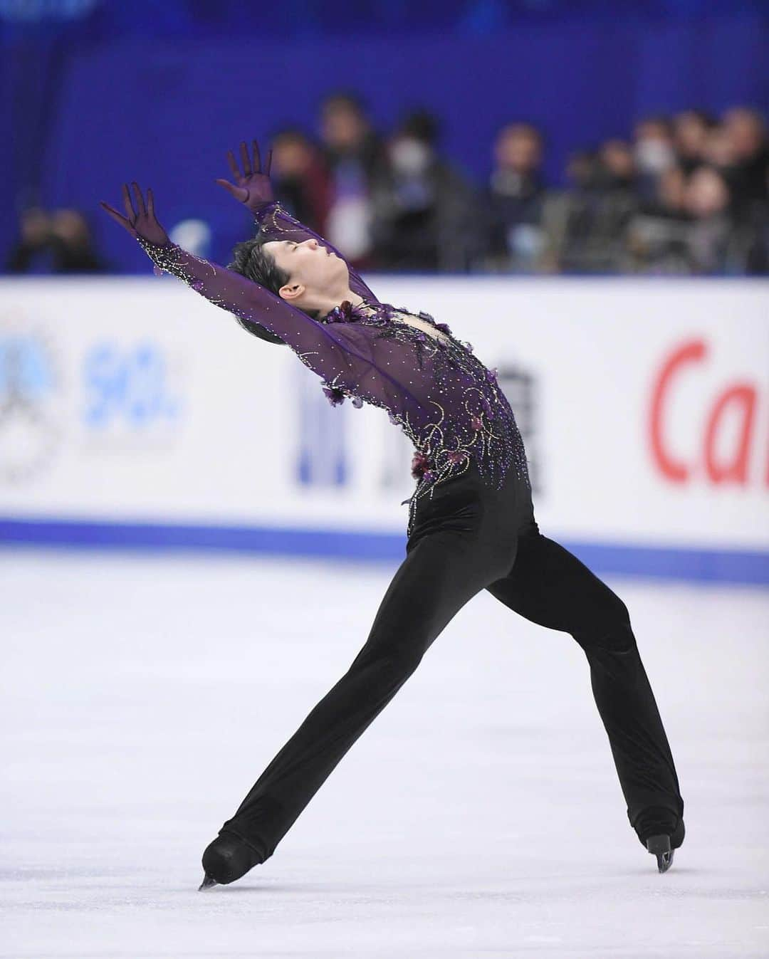 羽生結弦さんのインスタグラム写真 - (羽生結弦Instagram)「✨🦋👑🌹✨ Cr. 毎日新聞 Sponichi #羽生結弦 #yuzuruhanyu #figureskating #figureskater」11月24日 8時25分 - yuzu_kanami