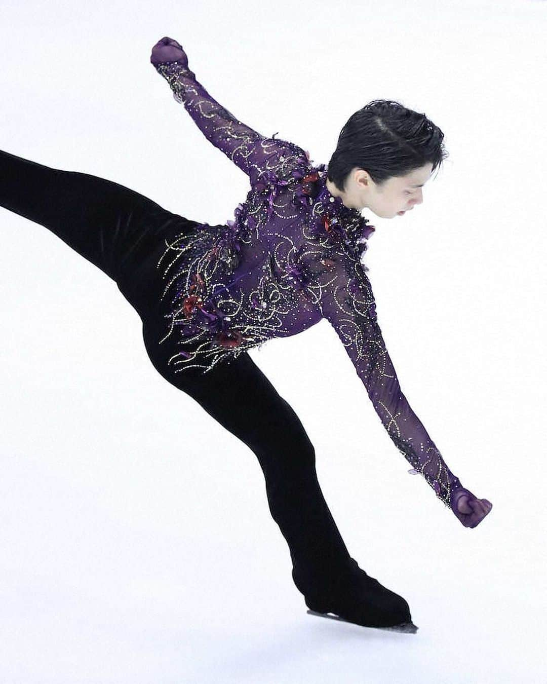 羽生結弦さんのインスタグラム写真 - (羽生結弦Instagram)「✨🦋👑🌹✨ Cr. 毎日新聞 Sponichi #羽生結弦 #yuzuruhanyu #figureskating #figureskater」11月24日 8時25分 - yuzu_kanami