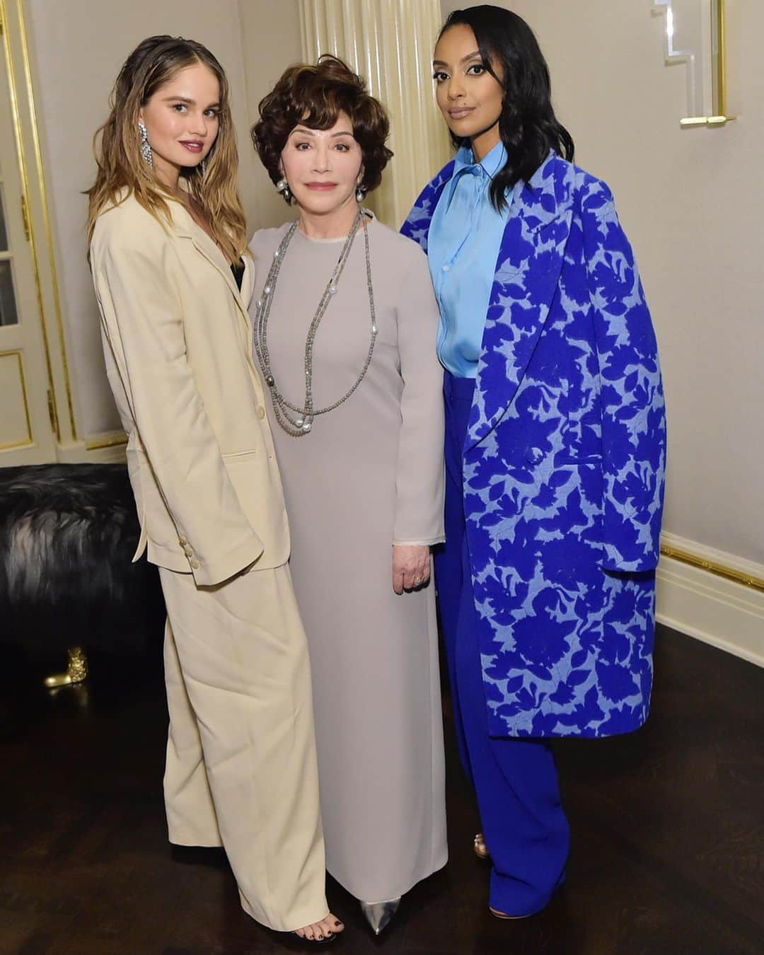 デビー・ライアンさんのインスタグラム写真 - (デビー・ライアンInstagram)「got to attend a really lovely dinner party the other night with some impossibly chic women to celebrate Victoria Beckham x Professor Augustinus Bader at Violet Grey. thank you Lynda Resnick for having us at your home ✨  Cassandra, goddess, teach me everything ✨」11月24日 8時22分 - debbyryan