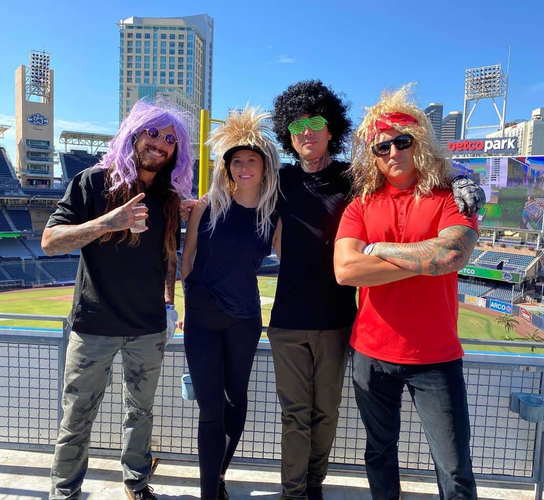 Jaime Preciadoさんのインスタグラム写真 - (Jaime PreciadoInstagram)「What a time to be alive, played golf at the Padres stadium! So fun, thanks @tonyperry @erinaschow for having me! 😘😘😘 #alwayswearwigs 😂」11月24日 8時22分 - ptvjaime