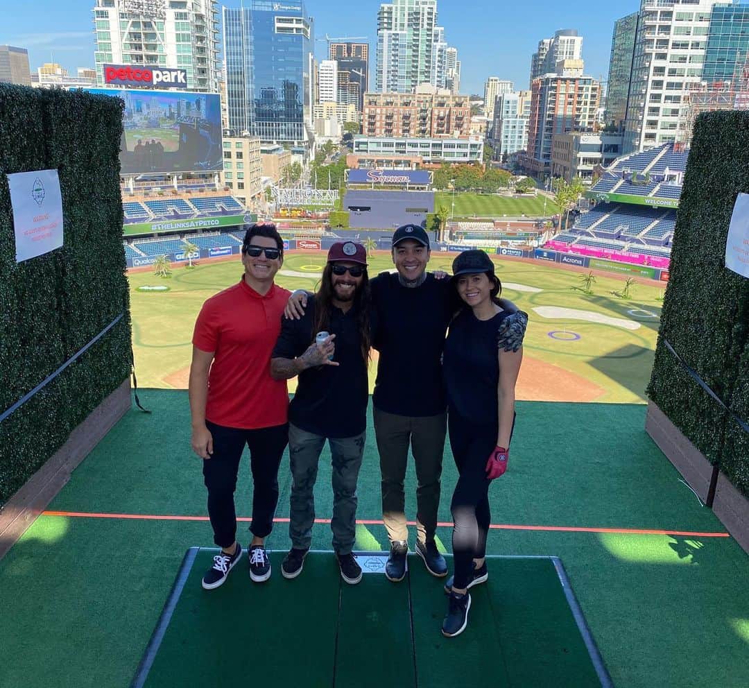 Jaime Preciadoのインスタグラム：「What a time to be alive, played golf at the Padres stadium! So fun, thanks @tonyperry @erinaschow for having me! 😘😘😘 #alwayswearwigs 😂」