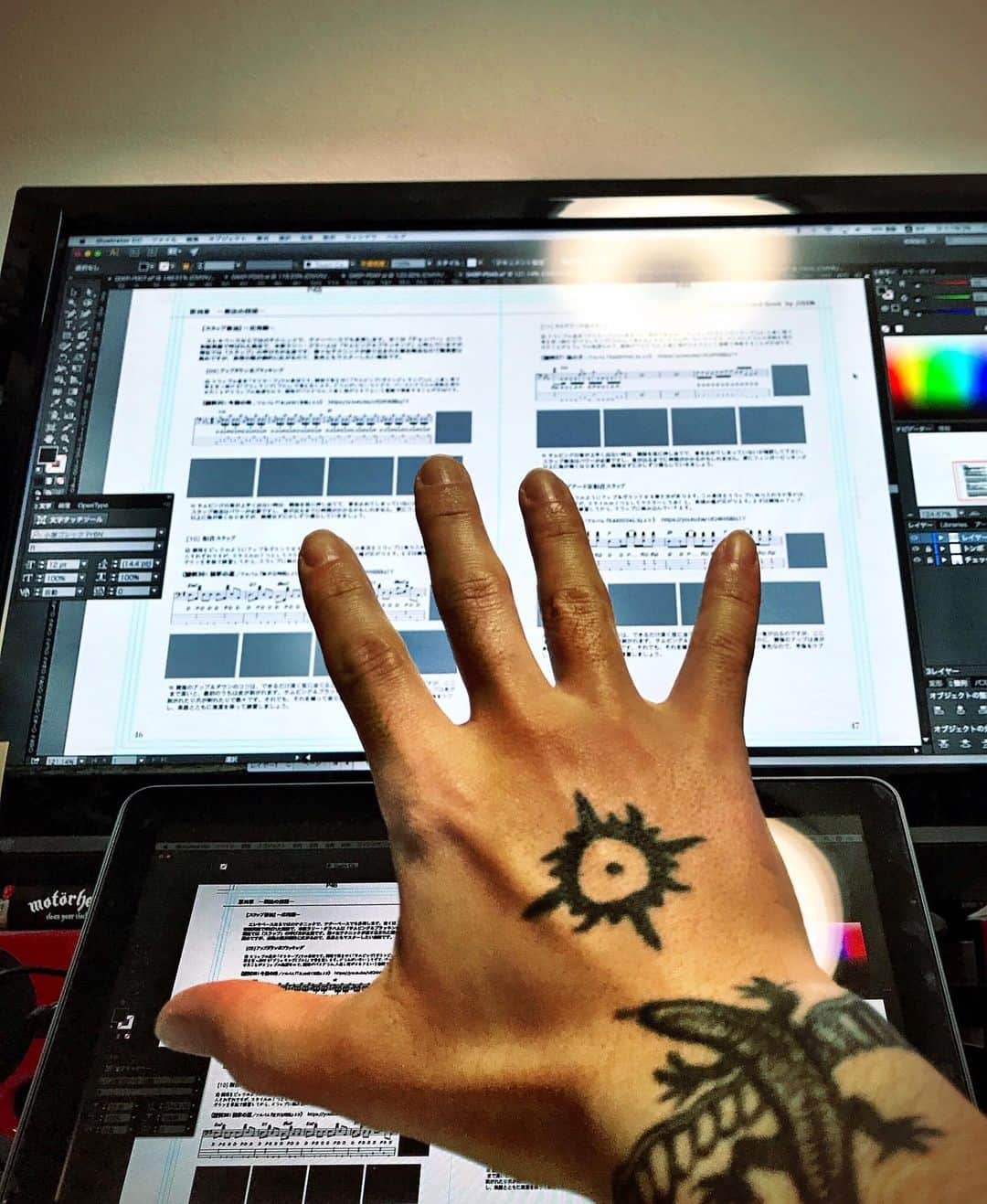 JIGEN のインスタグラム：「すっかり中断していたテナーベースのガイドブックというか教則本、作業再開して現在最終章／24の奏法テクニックを執筆中。おそらくここがクライマックス。12月29日のモモナシ吉祥寺の物販には出さないとなー。」