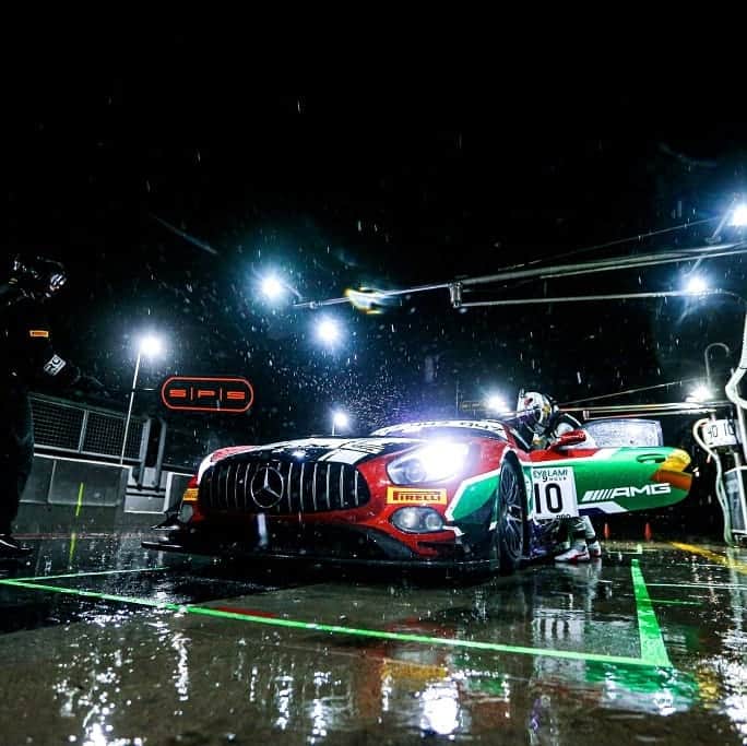 Mercedes AMGさんのインスタグラム写真 - (Mercedes AMGInstagram)「The #Kyalami9Hour is over. After an eventful race, our #MercedesAMG GT3s finish on P5 and celebrate a class win and two more podium positions. @maximilian_goetz and Mercedes-AMG Motorsport finish the @intercontinentalgtchallenge Championship on second place in drivers’ and manufacturers’ standings. Congratulations and thanks to our teams @sps_performance, @strakkaracing, @teamblackfalcon and @gruppem_racing for a strong performance under tough racing conditions at @kyalamigrandprixcircuit! 👏」11月24日 8時46分 - mercedesamg