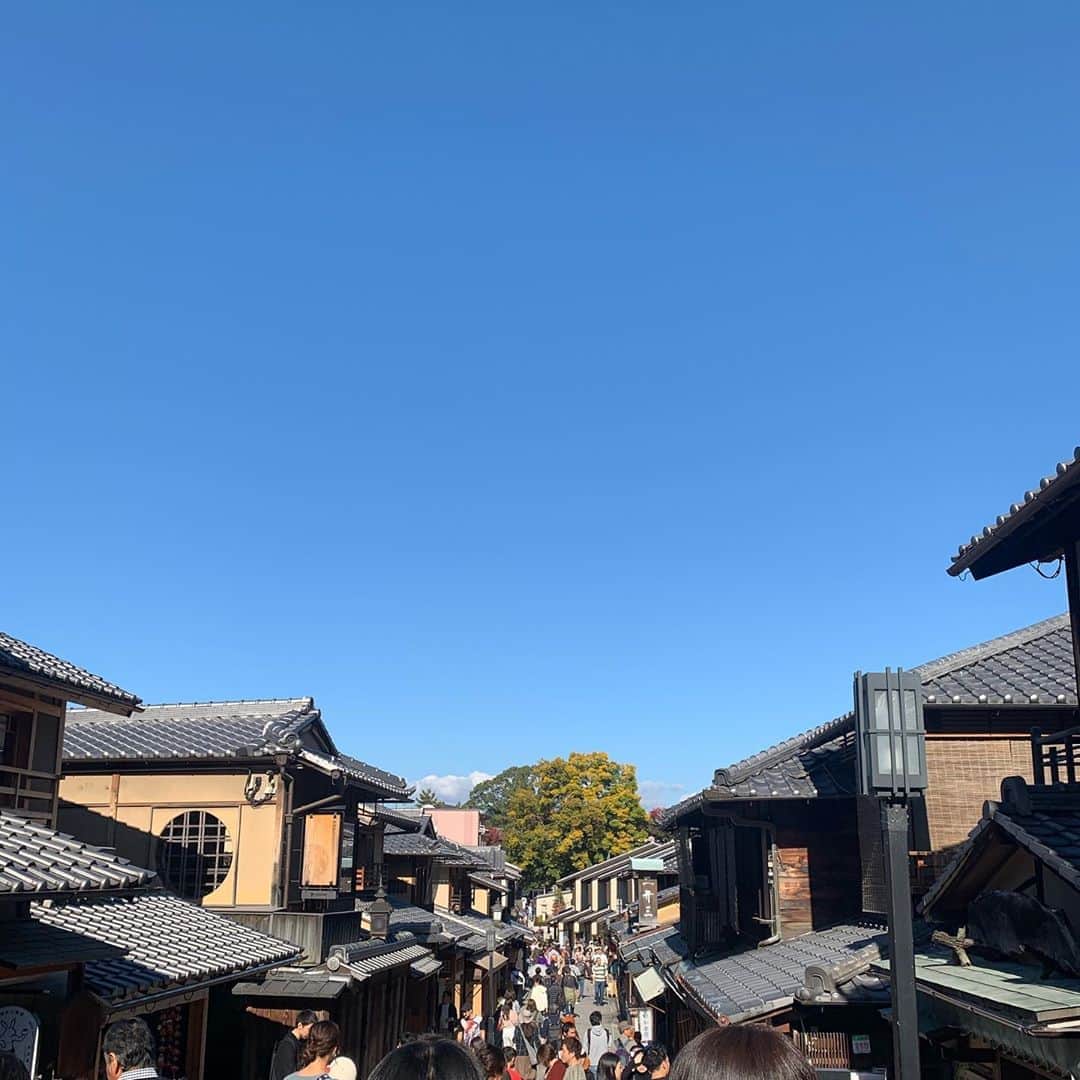 海月咲希のインスタグラム：「京都遠征の思い出。其ノ壱。 #京都 #快晴 #秋晴れ #お蕎麦 #松茸の炊き込みご飯 #とろろかかったお刺身 #風情のある街並み #まるで修学旅行 #アリス十番の遠征です」
