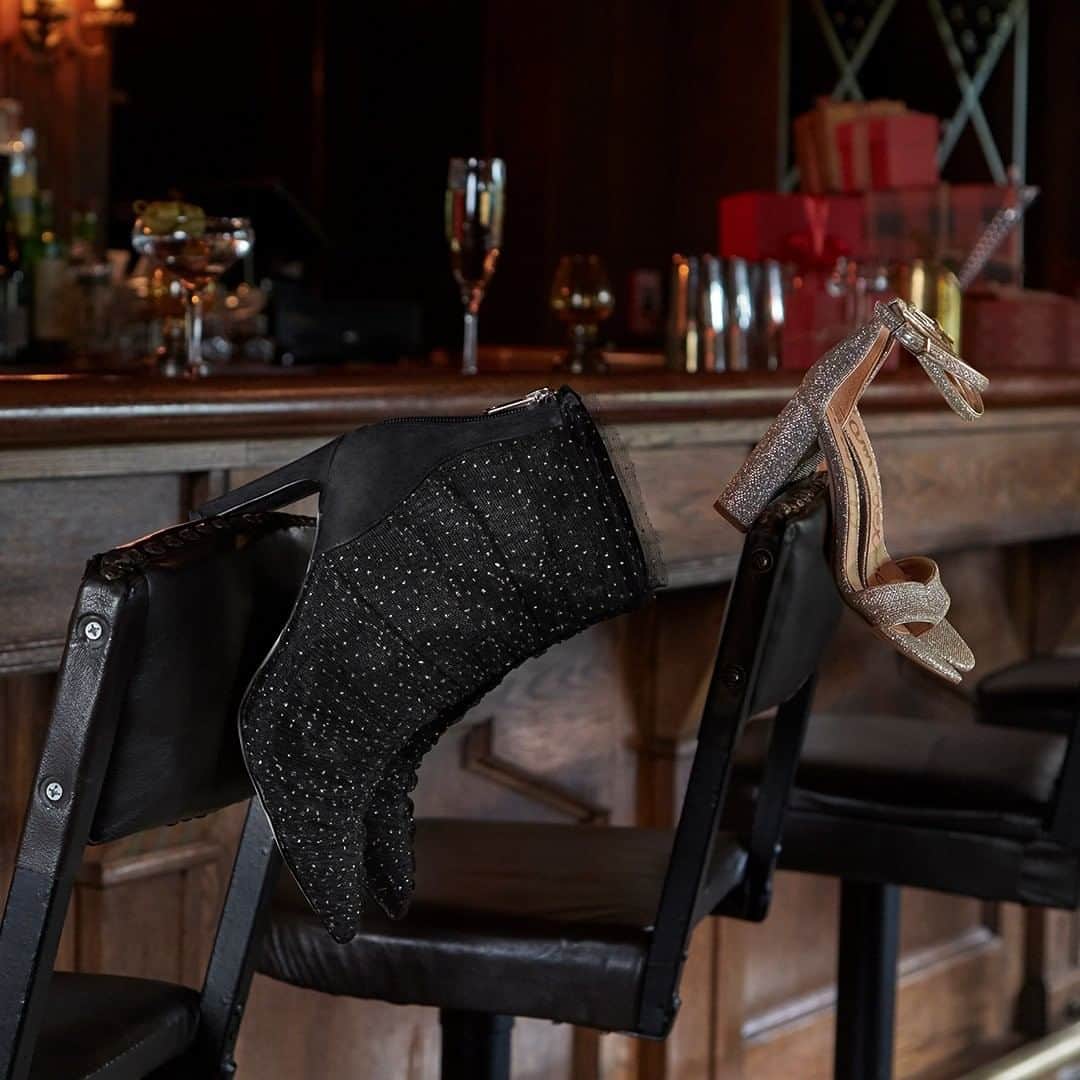 のインスタグラム：「The perfect partners for holiday parties. #SamEdelman」