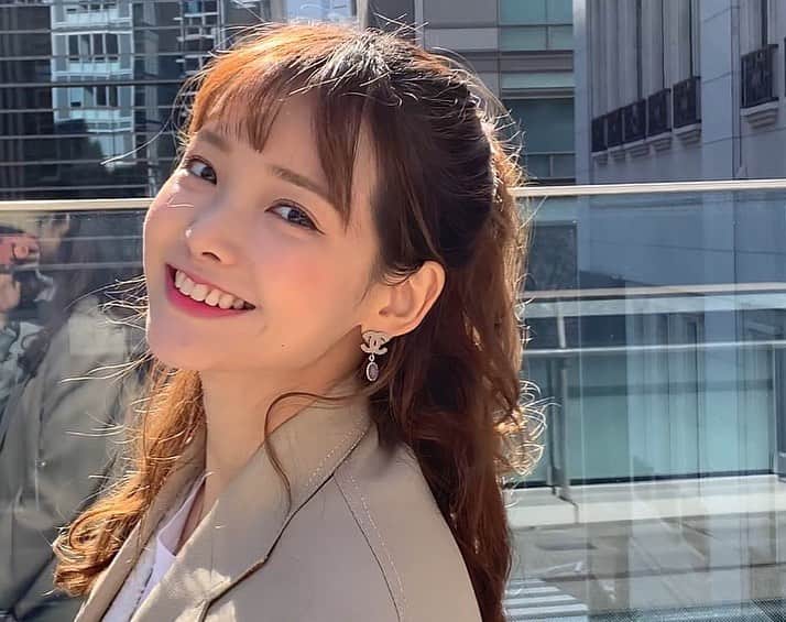 ハ・ヨンスのインスタグラム：「두번째 사진집 기획 관련해서 여러분에게 여쭙습니다.  1. 러시아만 담은 사진집 2. 국내만 담은 사진집  3. 꽃, 별, 자연 위주의 재해석이 담긴 사진집 이 중 어떤 것이 마음에 이끌리시는지,  그리고 평소 좋아하셨던 제 사진 작업이 있으셨다면 구체적인 고견이 담긴 댓글 부탁드려요.」