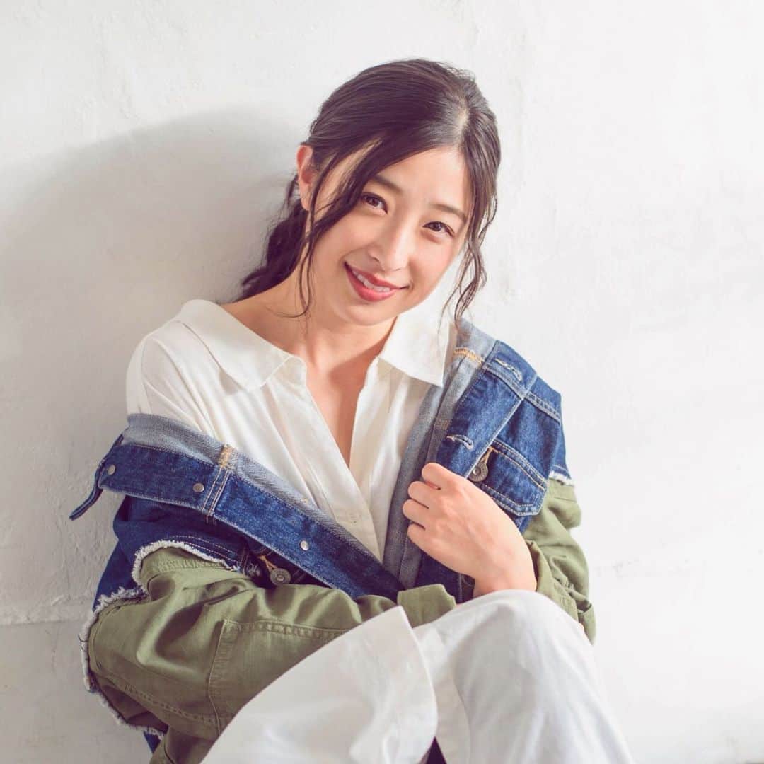 のインスタグラム：「おはようございます🥰 お稽古もあと2日。 . あぁ…オリーブスパいきたい🤤  #女優 #緒方ありさ  #写真好きな人と繋がりたい  #ポートレート撮影 #クリスマスツリー #ポートレート女性  #ヘアメイク  #ランニング #ランニング女子 #justdoit #kireiphoto #instagood」