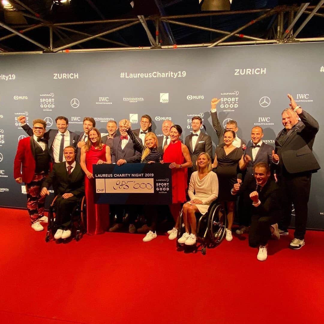 サラ・マイアーさんのインスタグラム写真 - (サラ・マイアーInstagram)「Laureus Charity Night 2019 - one million swiss francs raised 🤩(someone rounded up the cheque😉) . #lcn2019 #charitynight2019 #sportforgood #laureusfamily #laureus #laureusswitzerland」11月24日 9時47分 - sarah.van.berkel