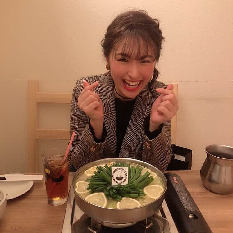 渡邊菜々さんのインスタグラム写真 - (渡邊菜々Instagram)「・ #ハートレモンもつ鍋  ずっと行ってみたくて電話で予約したら🔥🔥 ハートレモン鍋試食させてくれました🍋💓 12月1日から始まるから予約しないと！！！！ スープ美味しすぎてなのっちとずっと飲んでた笑笑 今年のハートレモンもつ鍋第1号嬉しい！！🤎 ・ #福岡#fukuoka#響#もつ鍋#もつ鍋響 #ハートレモンもつ鍋#ハートレモン #めっちゃ美味しいんよ#本気で #これ食べた方がいい#映えるし！！ #なのなな#久々集まりました︎☺︎ #写真は後ほど#🥺💗 #洋服またセットアップやん #渡邊菜々#わたなな#🌻 #わたななカフェ巡ってみた」11月24日 9時57分 - watanana1225