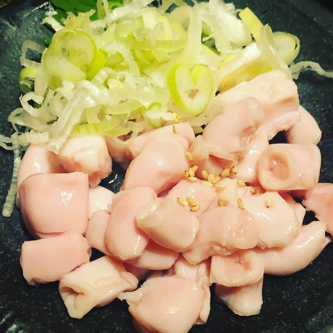 阿部洋子さんのインスタグラム写真 - (阿部洋子Instagram)「🍴👯‍♀️🥂 久々に横浜へ。 関内、野毛、綱島ぶらり。 飲んで食べてお散歩。  ナンヤカンヤで6件？くらい？ 最後はラーメンまで💦 明らかに食べ過ぎや😭  #関内飲み #野毛飲み #お散歩  #関内もつ肉店 #一番亭 #ホッピー仙人  横浜に8年も住んでたけど、 知らないとこがいっぱいだ～  #美味しゅうございました」11月24日 10時27分 - hirocoring