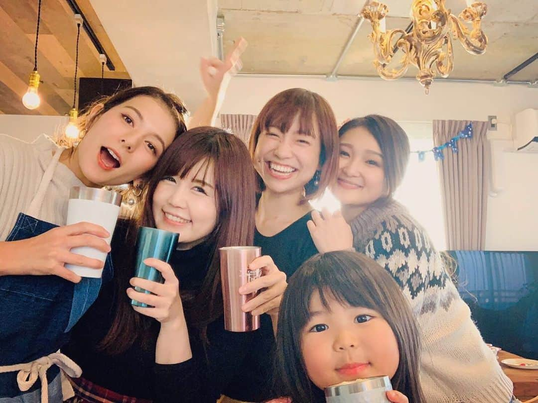 スザンヌさんのインスタグラム写真 - (スザンヌInstagram)「昨日のいろいろ💃﻿ みんないつもありがと💕﻿ だーいすきだ！！﻿ ﻿ 子どもたちはみんなでお風呂入って←楽しそうだったなぁ🛁💕﻿ ﻿ 夜の間お預かりの姪っ子　@gowasuchiyan の食欲に大人たちは驚きっぱなし❤️笑笑﻿ ﻿ 朝から晩までほんとずーっっっと食べてる🤤﻿ 人参🥕スティックも食べるよ﻿ 息子は絶対食べない😂から羨ましいぞ💕﻿ ﻿ るかもせなも熊本🐻朝から来てくれて﻿ ありがと😍❤️﻿」11月24日 10時20分 - suzanneeee1028