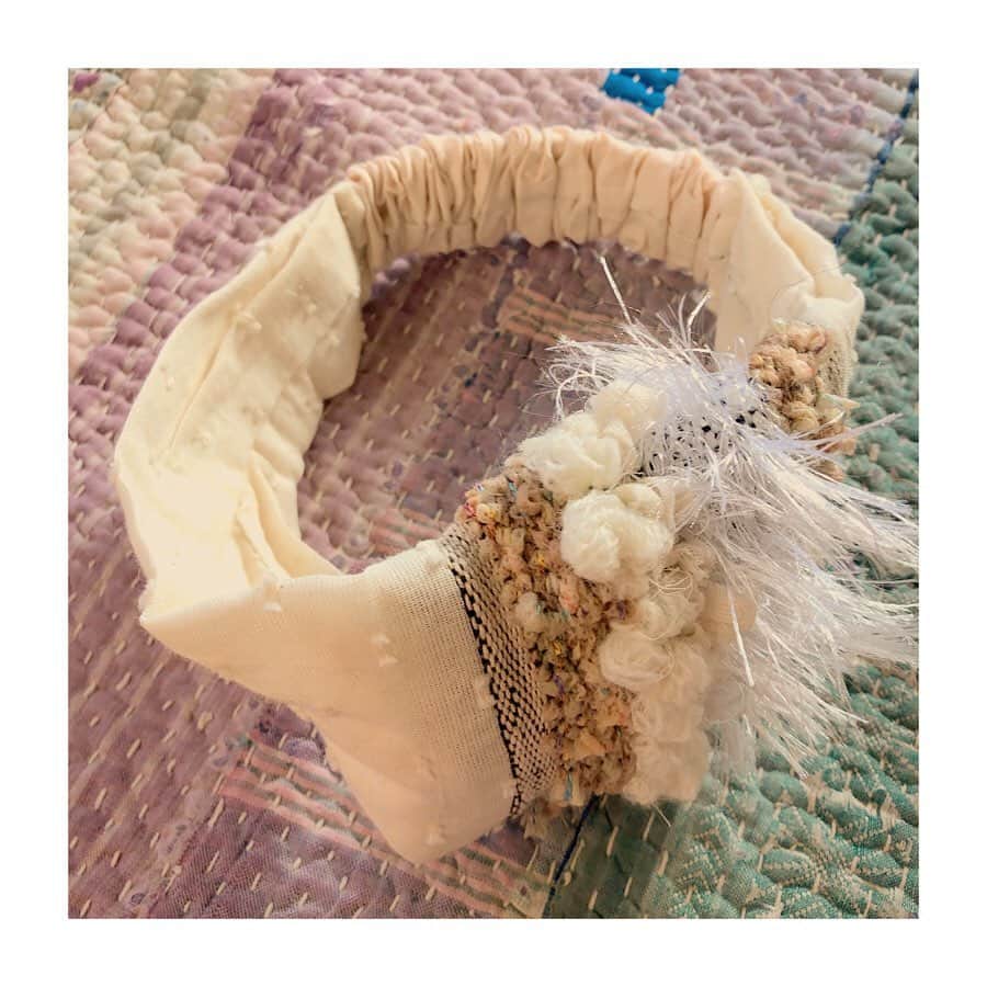 森千波さんのインスタグラム写真 - (森千波Instagram)「#headband  商品のご注文、お問い合わせはDMよりお願いいたします。 . . . . . . #1000weave#weaving#yarn#handmade#knit#wool#cotton#stole#white#kids#baby#織物#白#糸#ヘアバンド#親子コーデ」11月24日 10時24分 - 1000wave