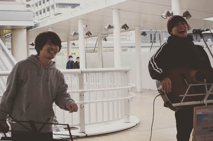樋口和真のインスタグラム：「‪改めて！海老名路上Live‬ ‪ありがとうございましたっ！！‬ ・ ‪2019年ラスト路上！‬ ‪雨の中だったけど‬ ‪みんなの笑顔が広がって‬ ‪最高の締めくくりになりました！！😆‬ ・ ‪みんながいてくれたから‬ ‪たくさんの場所に足を運べて‬ ‪輪が広がった！！‬ ・ ‪本当にありがとうございましたっ！‬ ・ ・」