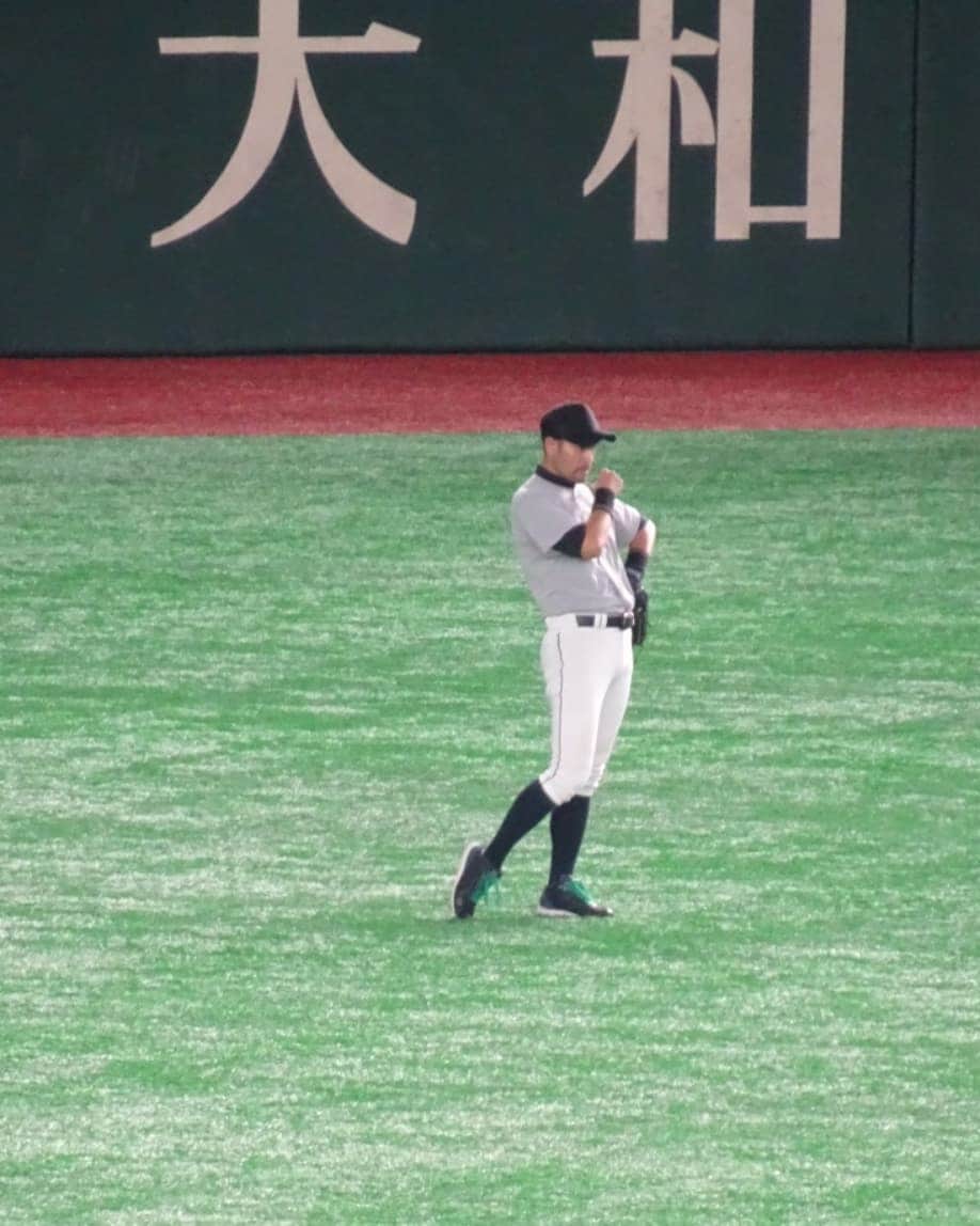 ニッチロー'さんのインスタグラム写真 - (ニッチロー'Instagram)「ジャイアンツファンフェスタ2019に爆笑問題の田中さん率いる芸人チームの１番ライトで出場🥎  イチロー選手が現役最後にプレイした東京ドームのバッターボックス、ライトの守備位置、3塁側ベンチが本当に感慨深すぎました。  バッターボックスに立った時の「ニッチロー’コール」ありがとうございました ❗胸熱です❗  同い年の阿部慎之助選手、現役お疲れ様でした❗  #ジャイアンツファンフェスタ2019 #阿部慎之助 選手 #田中裕二 さん #芸人チーム #東京ドーム #1番ライトニッチロー’ #ニッチローコール #胸熱 #ニッチロー’ #野球 #ベースボール #baseball」11月24日 10時37分 - nicchiro5.1
