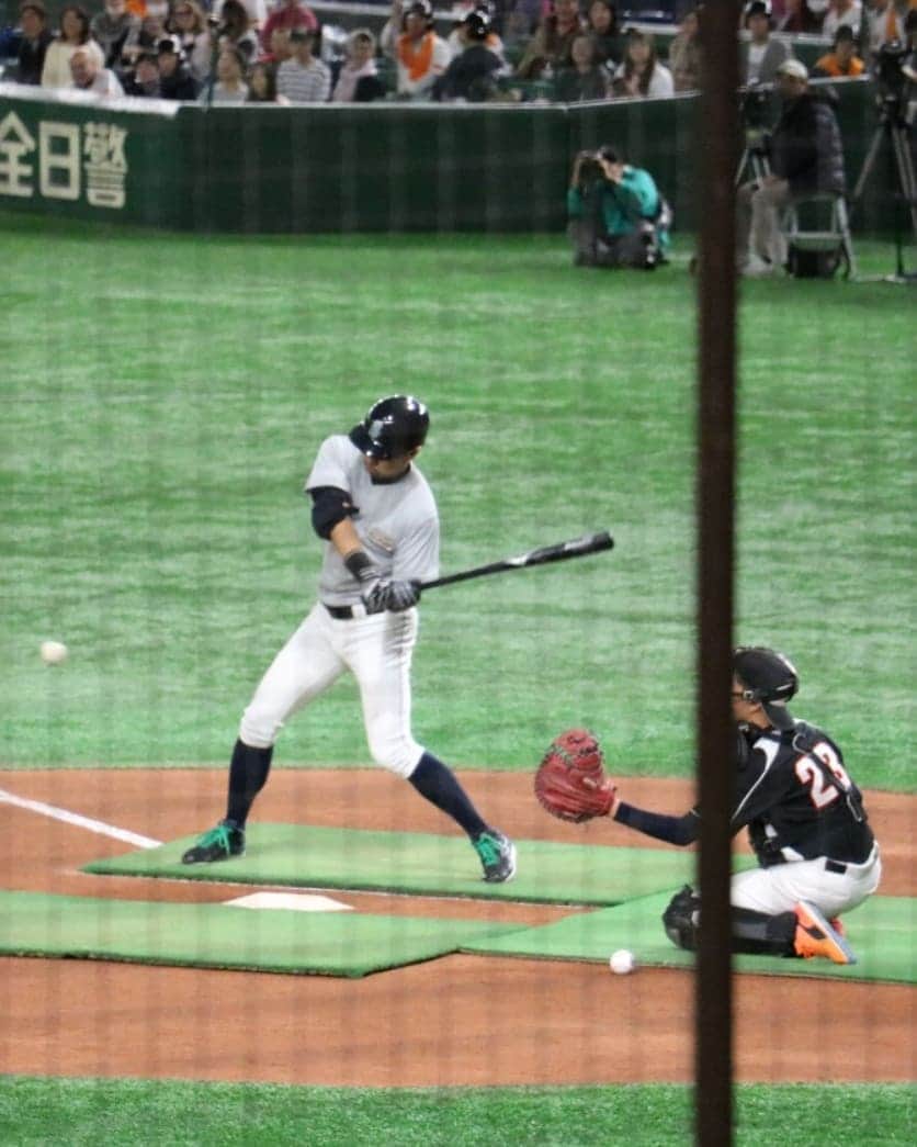 ニッチロー'さんのインスタグラム写真 - (ニッチロー'Instagram)「ジャイアンツファンフェスタ2019に爆笑問題の田中さん率いる芸人チームの１番ライトで出場🥎  イチロー選手が現役最後にプレイした東京ドームのバッターボックス、ライトの守備位置、3塁側ベンチが本当に感慨深すぎました。  バッターボックスに立った時の「ニッチロー’コール」ありがとうございました ❗胸熱です❗  同い年の阿部慎之助選手、現役お疲れ様でした❗  #ジャイアンツファンフェスタ2019 #阿部慎之助 選手 #田中裕二 さん #芸人チーム #東京ドーム #1番ライトニッチロー’ #ニッチローコール #胸熱 #ニッチロー’ #野球 #ベースボール #baseball」11月24日 10時37分 - nicchiro5.1