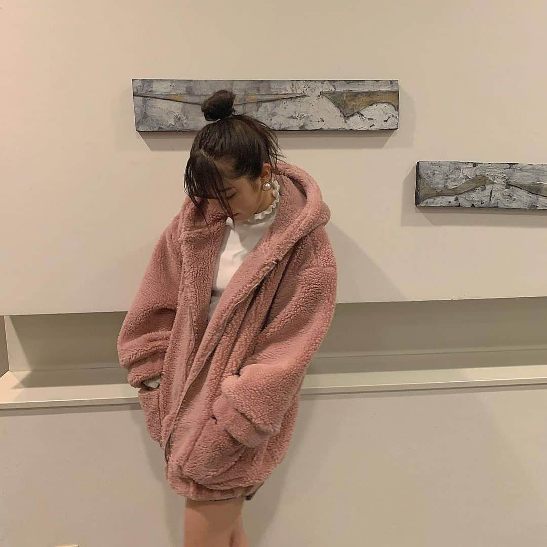 のインスタグラム：「⸜❤︎⸝ ・ ・ ・ ピンクが好きなんです🥀 そして今年の冬はこのピンクのもこたんと頑張ります（笑）  #Popteen #jc1位はゆぴぴ」