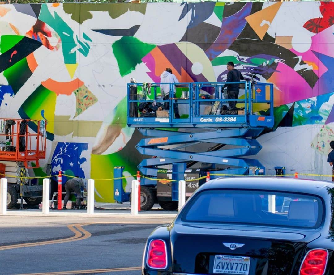 松山智一さんのインスタグラム写真 - (松山智一Instagram)「WIP, Nov 23, 2019. CALI 今のところ、まだ西海岸の空気に負けてない。 Commission mural by the City of Beverly Hills」11月24日 10時52分 - tomokazumatsuyama