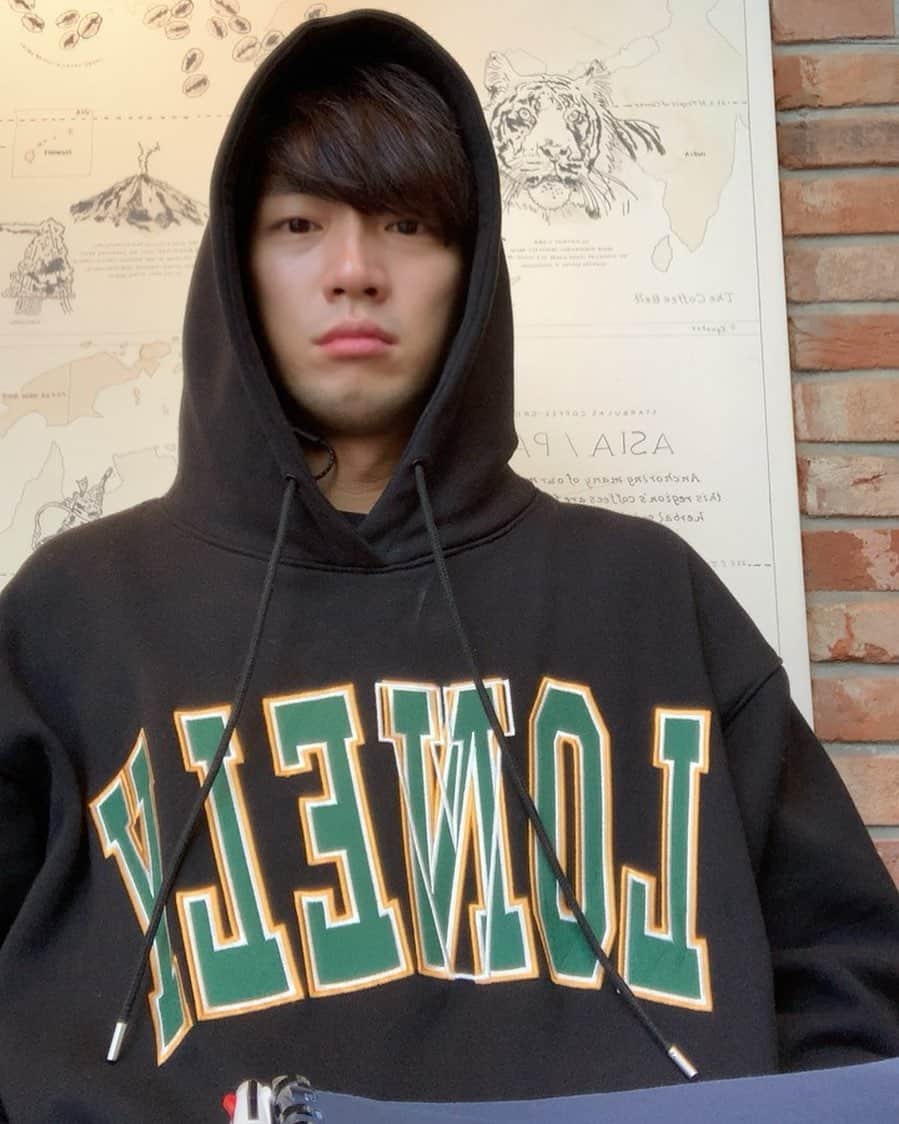 イ・サンヨプのインスタグラム：「일요일 아침😪」
